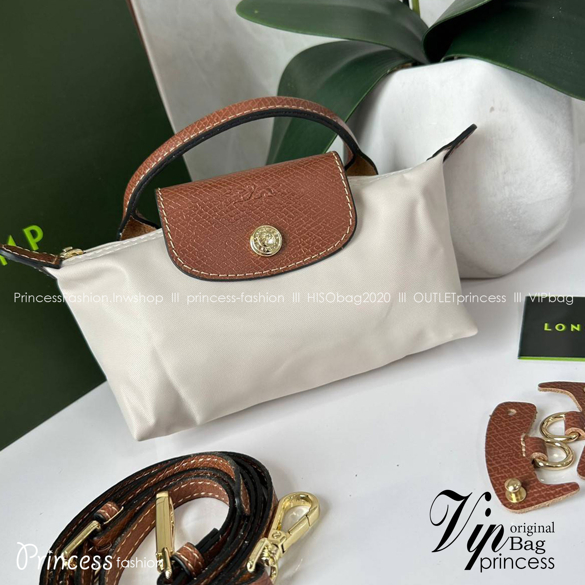 LONGCHAMP LE PLIAGE ORIGINAL Pouch with handle กระเป๋าใบเล็กขนาดกระทัดเหมาะกับใส่ของจำเป็นจุกจิก กันน้ำได้ พร้อมส่ง