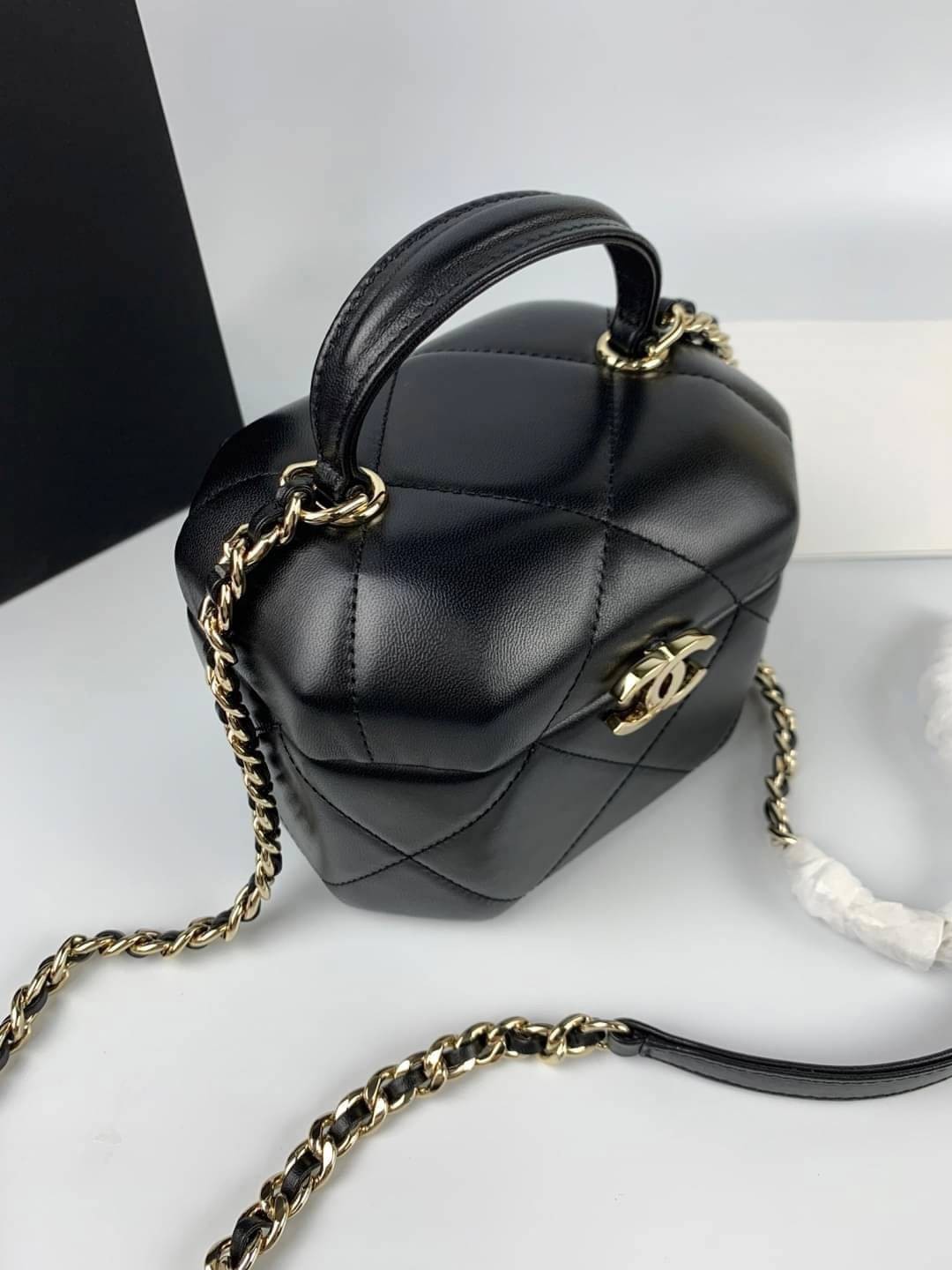 Chanel small Vanity case พร้อมส่งแล้วค่า งานที่สาวๆ ตามหา เกรดท็อปออรินอล งานเหมือนสุด หนังแท้ สวยงามตามรูป