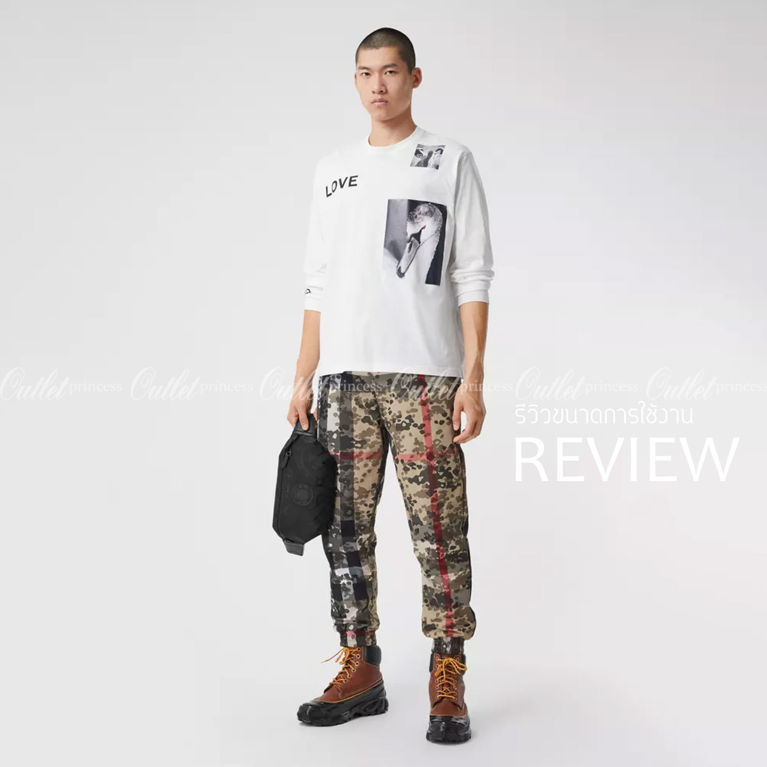 BURBERRY FRAGRANCES MONOGRAM BELT BAG VIP GIFT WITH PURCHASE (GWP) กระเป๋าพรีเมี่ยมกิ๊ฟ Limited จากน้ำหอม BURBERRY วัสดุ100%POLYAMIDE (Nylon & Canvas) น้ำหนักเบามีโลโก้ด้านหน้าเปิดปิดด้วยซิปหัวซิปแบรนด์ ด้านหลังมีช่องซิป ภายในมีโลโก้ใช้ใส่มือถือ กระเป๋าสต