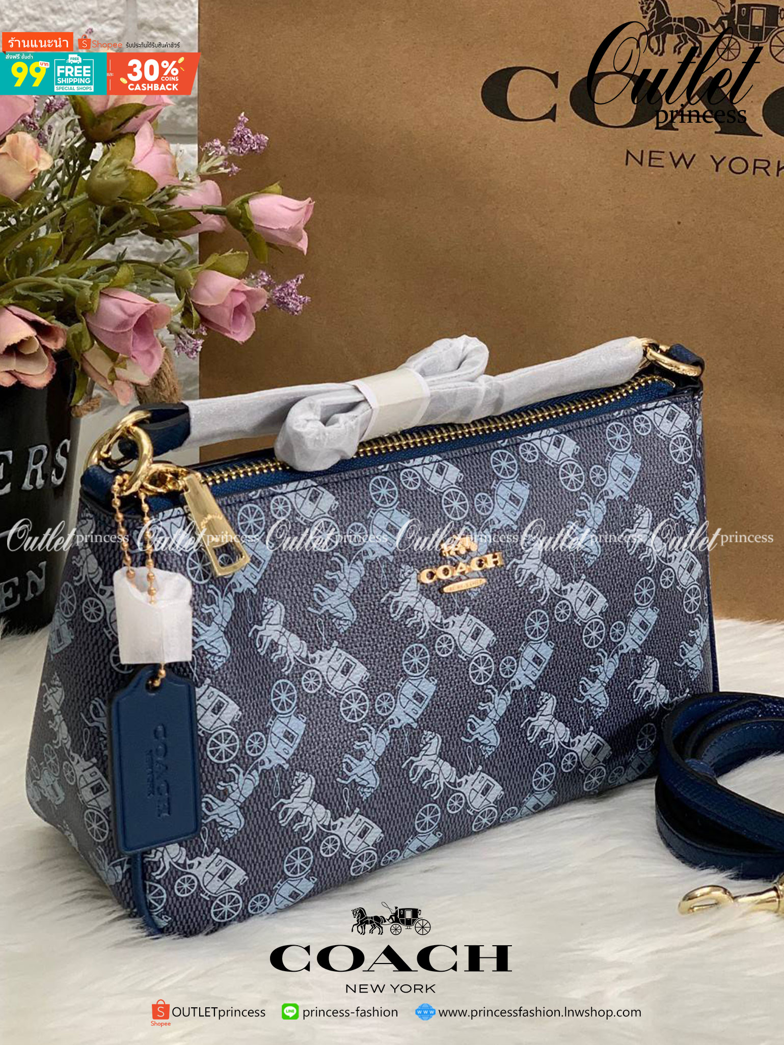 COACH POUCH HORSE AND CARRIAGE PRINT ((36674)) รุ่นแนะนำ ได้ไปไม่ผิดหวังแน่นอนค่ะ! กระเป๋าหิ้ว//สะพายไหล่//สะพายข้างได้ วัสดุ pvc นิ่มอย่างดี ลายรถม้าทั้งใบ สวยงามค่ะ เปิดปิดกระเป๋าแบบซิป ภายในสามารถใส่กระเป๋าเงินใบยาวได้;ของจำเป็นได้ครบค่ะ มีช่องเล็กให้ใ
