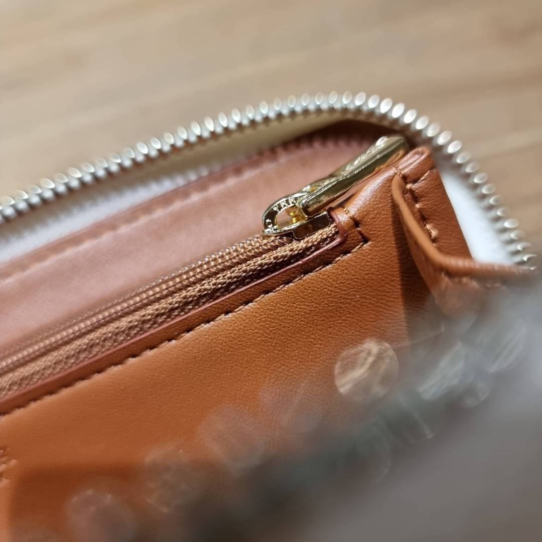 OUTLET 】COACH ACCORDION ZIP WALLET IN SIGNATURE CANVAS F86093 C3287 F98126 กระเป๋าสตางค์ใบยาว น่ารักน่าใช้