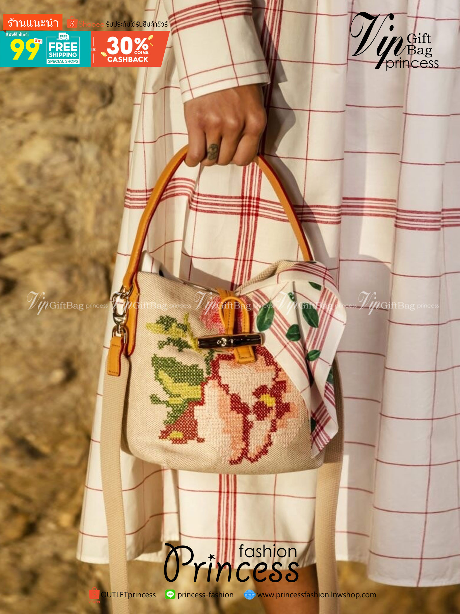 LONGCHAMP ROSEAU ESSENTIAL FLEURS Bucket bag S - กระเป๋าทรงถังขนาดเล็ก วัสดุผ้าฝ้าย ลายปักษ์ดอกกุหลาบ Roseau เป็นคอลเล็คชั่นที่สดใสและเรียบง่าย ซับในสีพื้น อะไหล่สีทอง น้ำหนักเบา จุของได้เยอะ มีสายสะพายไล่ ถอดสายได้ Crossbody ได้