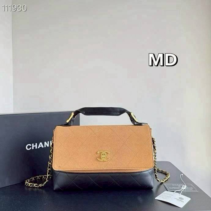 Chanel Flap Leather Suede Bag กระเป๋าสะพาย ดีไซน์ใหม่ คงความคลาสสิคและสวยหรู มีทั้งแบบงานหนังเต็มใบ/ทูโทน/และงานหนังกลับ สวยหรูหรา ภายในเป็นช่องโล่ง