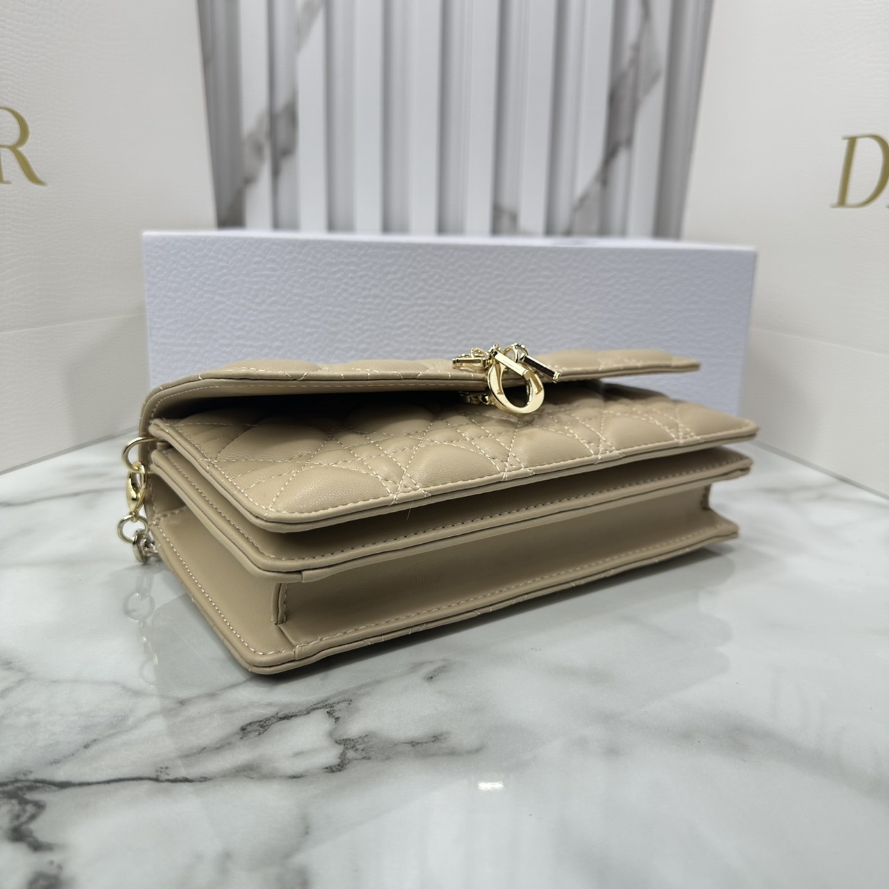 ORI หนังแท้ | My Dior Mini Bag / Dior Clutch Bag กระเป๋าสะพายทรงคลัชทันสมัย หรูหราสง่างาม จะถือหรือสะพายก็ดูดีมีระดับ กระเป๋าที่ใช้งานได้จริงใบนี้ใส่ของจำเป็นได้ครบถ้วน