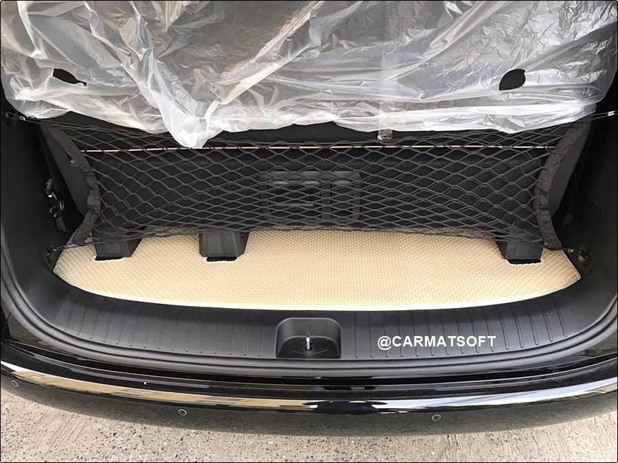 พรมปูพื้นรถยนต์ HYUNDAI STARIA 2021 ยางปูพื้นรถยนต์ ลายกระดุมเม็ดเล็ก สีครีม เข้ารูป เต็มคัน