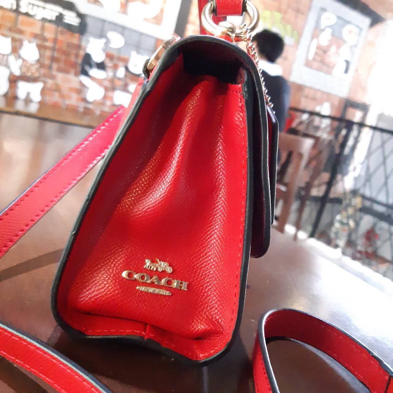 COACH TILLY SATCHEL 23 IN SIGNATURE CANVAS ((C1802//C1439/C1435)) กระเป๋า crossbody สวยหรู ขนาดใหม่ พร้อมสีมาใหม่!! ดีไซน์ย้อนยุค วัสดุหนังแคนวาสเคลือบลายสลับหนังแท้ มาพร้อมหูจับในตัว และสาย crossbody ปรับได้ตามตัว เปิด-ปิดด้วยตัวบิดล็อค ภายในโล่ง บุกำมะห