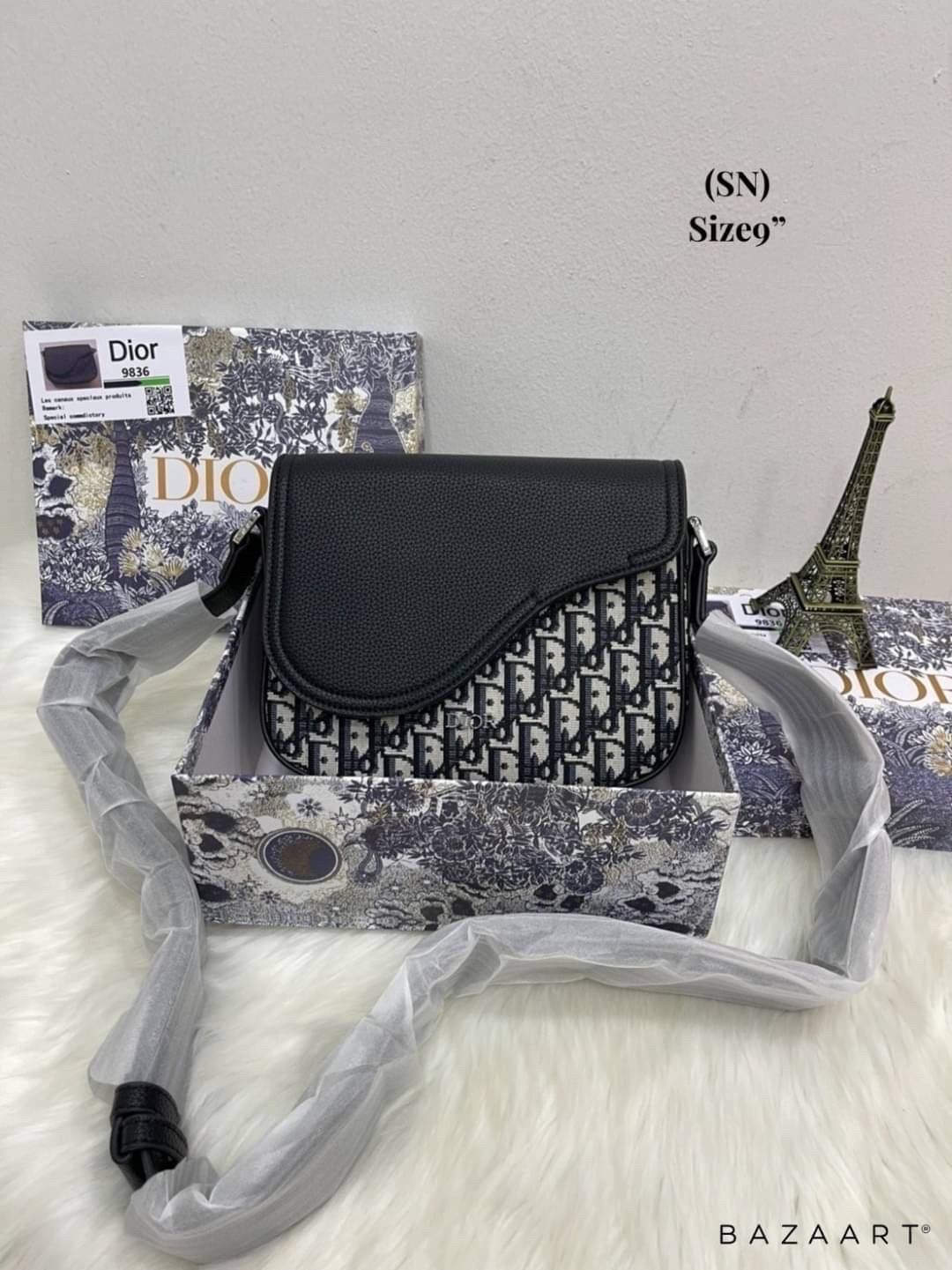 DIOR MINI SADDLE MESSENGER BAG รุ่นที่หนุ่มๆตามหา รุ่นหายาก!! ล็อทนี้ราคาดีมากค่ะ กระเป๋าสะพายลุคผู้ดี สีสวยคมคลาสสิก ดีไซน์เรียบหรู แนะนำใบนี้เป็น everyday bag รับรองตอบโจทย์ทุกลุค ทุกสไตล์แน่นอนจ้า