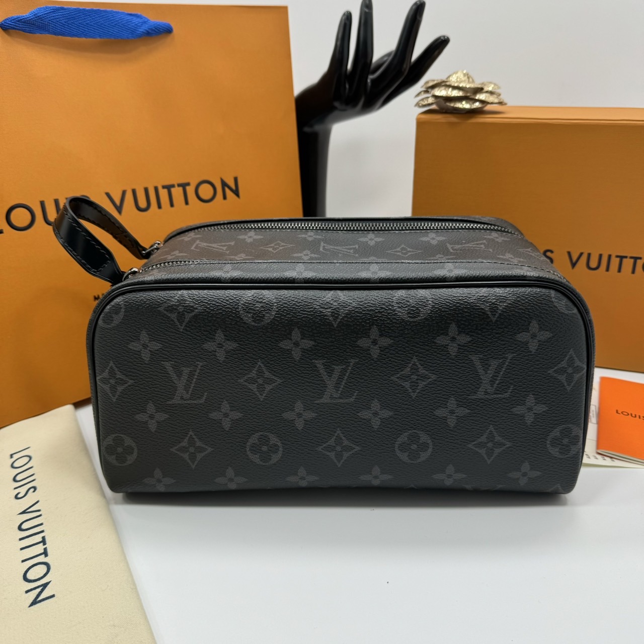 LV Clutch LV Dopp Kit Toilet Pouch Monogram / Damier Graphite Canvas กระเป๋าถือทรงพอชหรือคลัช เกรดออริ ท็อป 1:1 เกรดดีสุด แคนวาสแท้สวย ใช้งานต่างประเทศได้