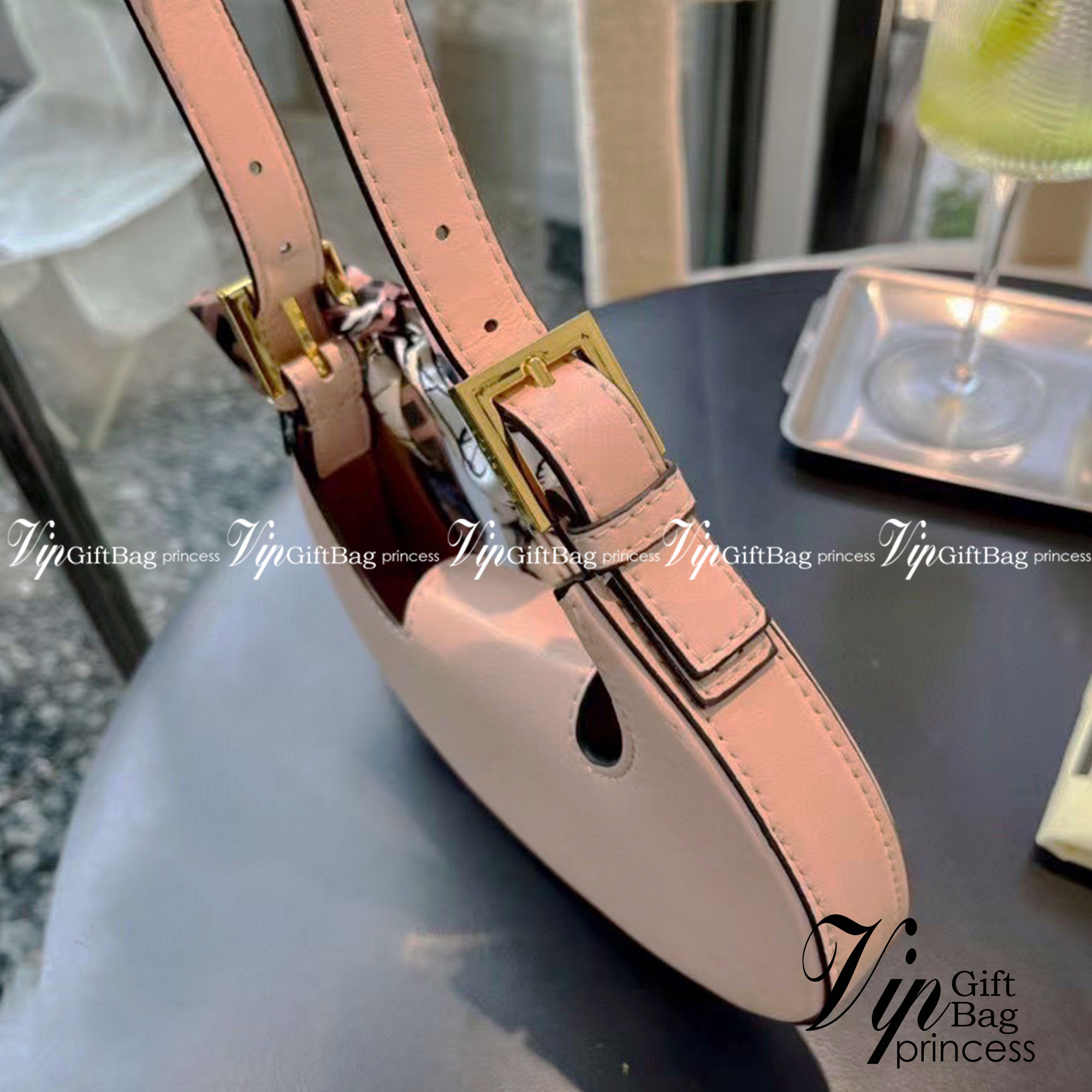 Fendi Cookie mini hobo bag / Fendi Mini Cookie FF fabric mini bag คอลใหม่ล่าสุด น้องเล็กกะทัดรัด อะไหล่ทองสวยหรูไฮโซ งานคุณภาพเน้นๆ งานเป๊ะปังมากปั้มทุกจุด กระเป๋าสะพายไหล่แบรนด์หรู น่ารักมากค่ะ