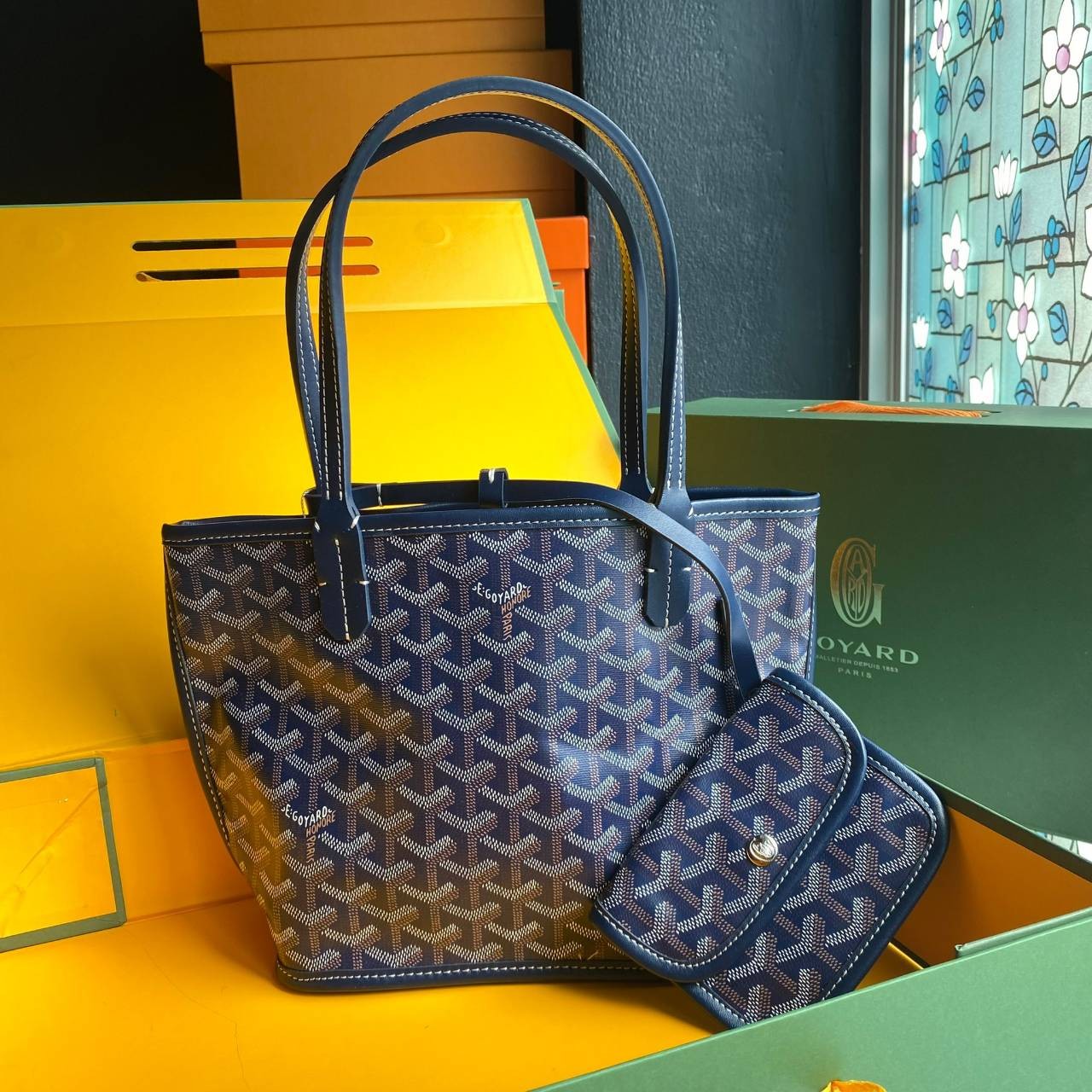 ori GOYARD saint louis mini tote reversible bag / GOYARD ANJOU TOTE MINI กระเป๋าทรงโท้ตมินิ ใช้ได้สองด้านเป็นหนังแท้เกรดดีทั้งใบ ทำให้การใช้งานได้ทนทานกว่า พิมพ์ลายคมชัด ขนาดกำลังน่ารัก ภายในโล่งกว้าง ใส่ของได้เยอะพอสมควรเลยค่ะ ดีไซน์ทรงสวยน่าใช้ แค่ถ