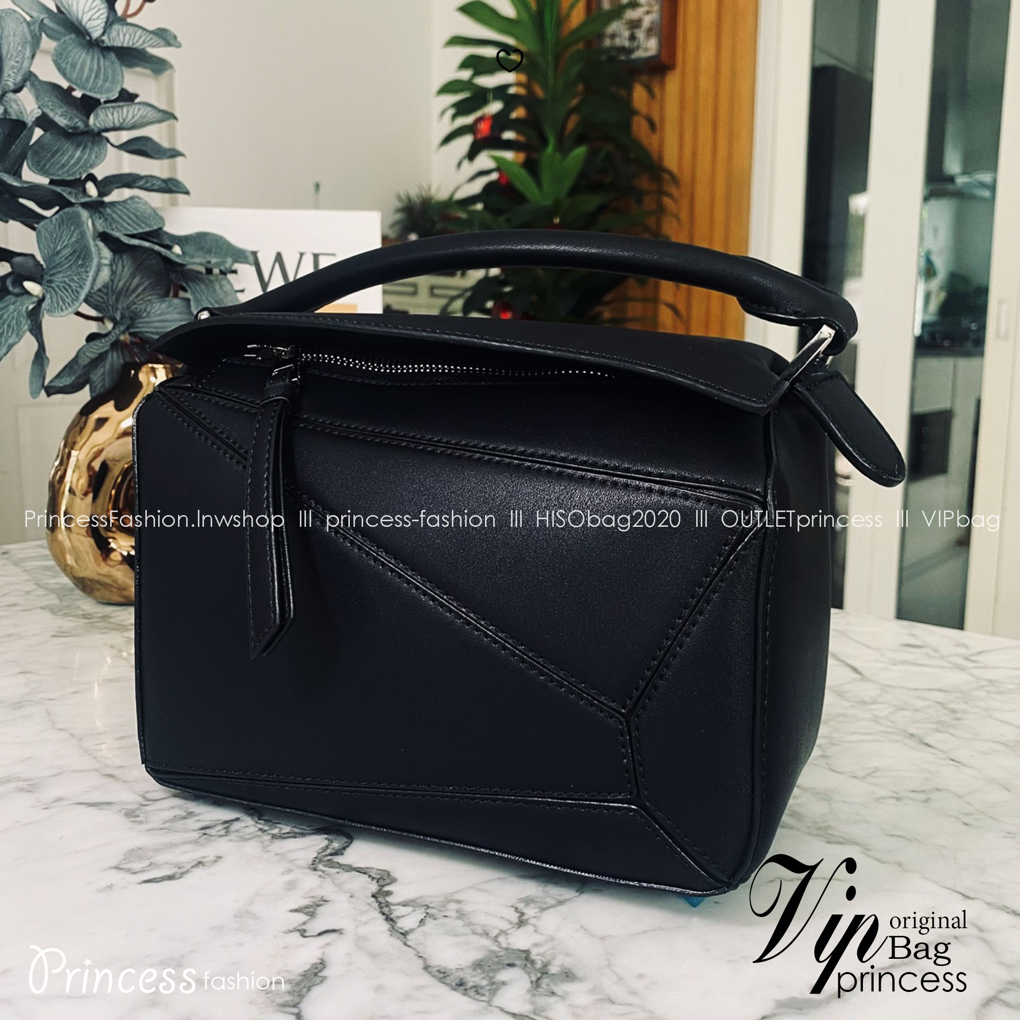 LOEWE Puzzle bag in smooth leather กระเป๋าสะพายทรงกล่องเรียบแต่หรูคูลและเท่ห์ สุดยอดแบรนด์ที่ดีไซน์เป็นเอกลักษณ์ โดดเด่น สไตล์พัซเซิล ใช้ได้ทั้งชายหญิง