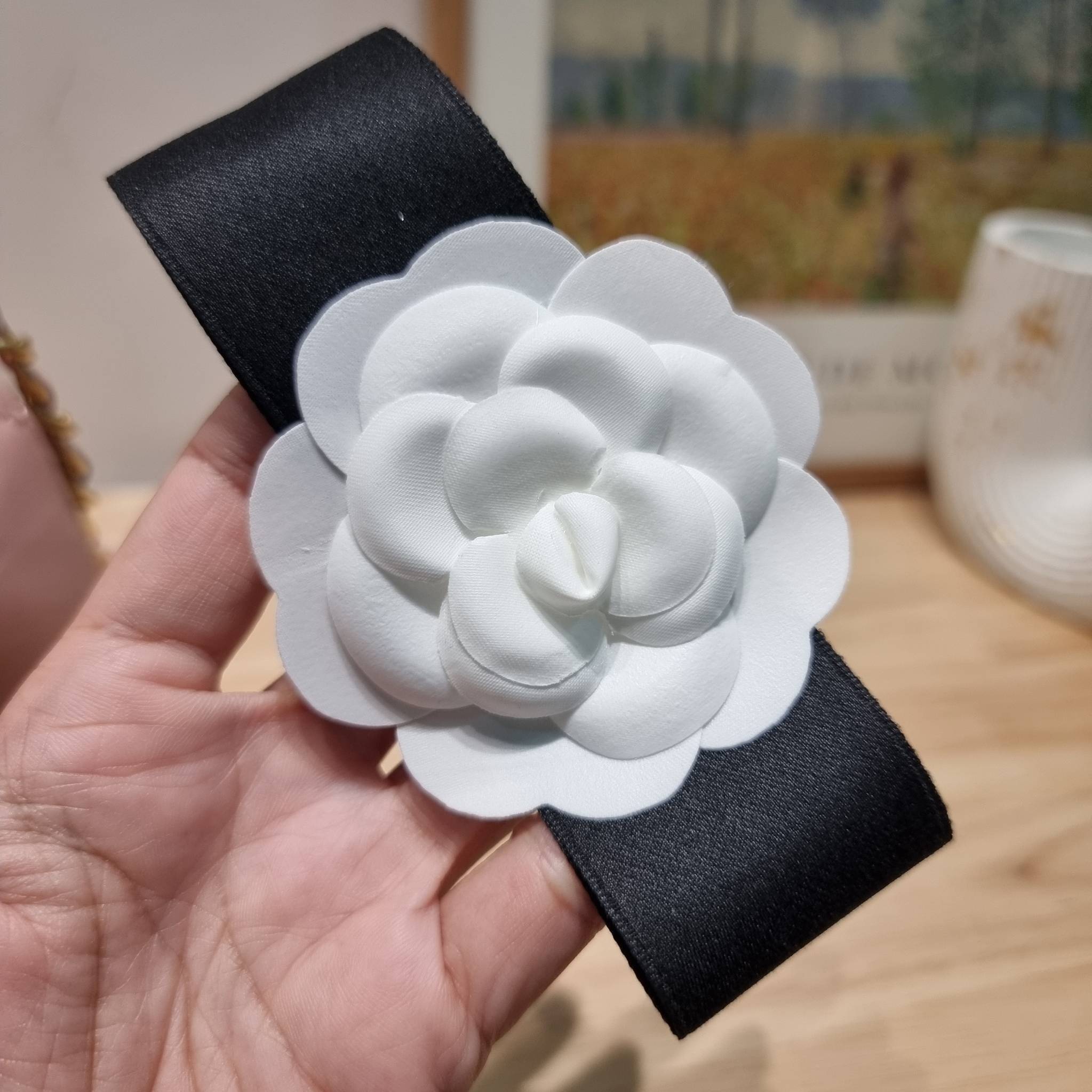 Chanel 22 mini bag / CHANEL 22 MINI HANDBAG พร้อมส่ง 4 สี กระเป๋าสะพาย ดีไซน์เรียบหรู โดดเด่นจากสายสะพายโซ่สีทอง และเหรียญโลโก้ ใช้ได้ง่ายๆไปเลยทุกโอกาส