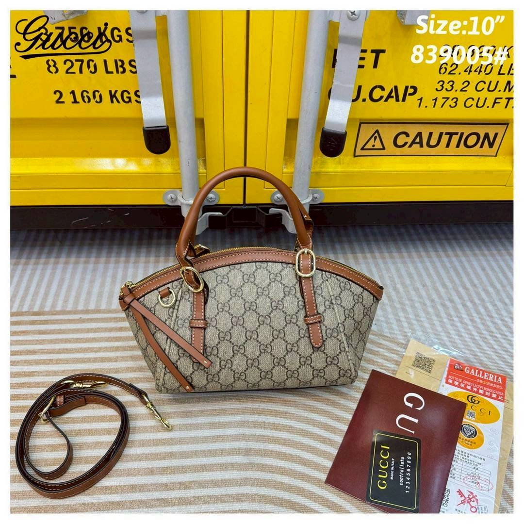 GUCCI GG Emblem small top handle bag กระเป๋าสะพายทรงโท้ทใบเล็ก ที่ขนาดกำลังสวย ใส่ของได้แบบจุกๆ