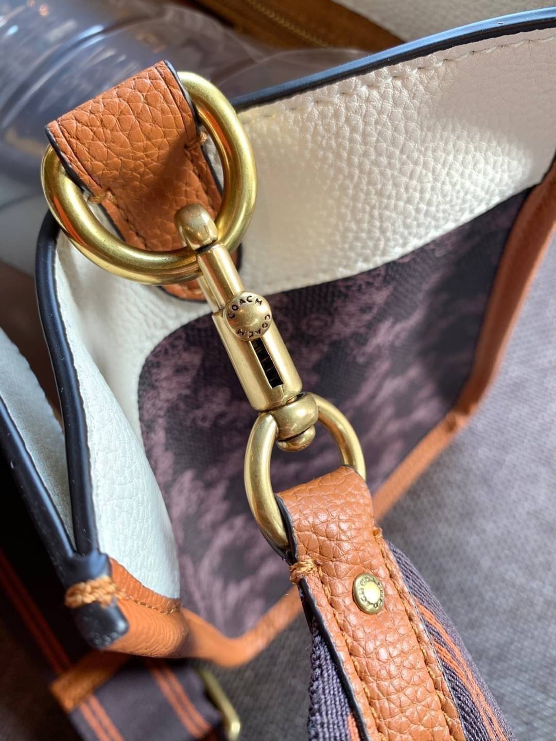 COACH FIELD TOTE 30 WITH HORSE AND CARRIAGE PRINTAND CARRIAGE BADGE 📣พร้อมส่งที่ไทย ใหม่ล่าสุด บอกเลยสีสวย สุดคลาสสิคมากๆ