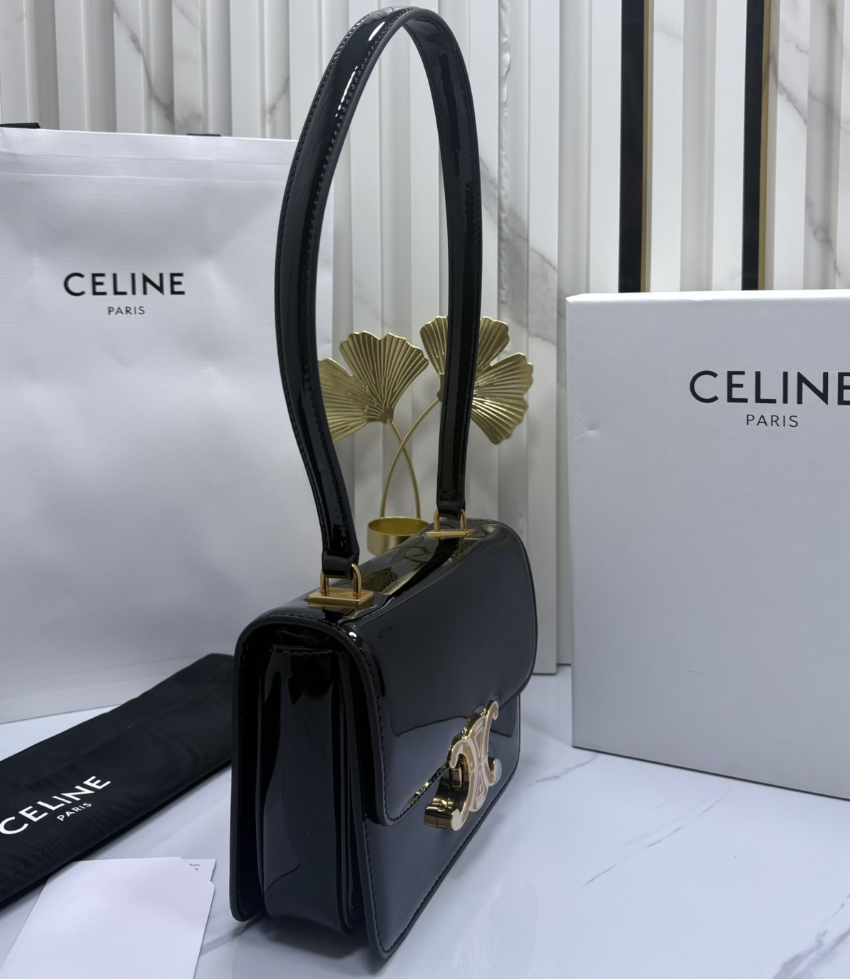 สลับแท้ CELINE TEEN GARANCE bag in PATENT CALFSKIN กระเป๋าสะพายไหล่หนังแท้ รุ่นใหม่ล่าสุดหนังเงาสวยงามหรูหรา 🤍 เกรดออริจินอล สลับแท้ 1:1 ภาพถ่ายจากงานขายจริง ใช้งานต่างประเทศได้