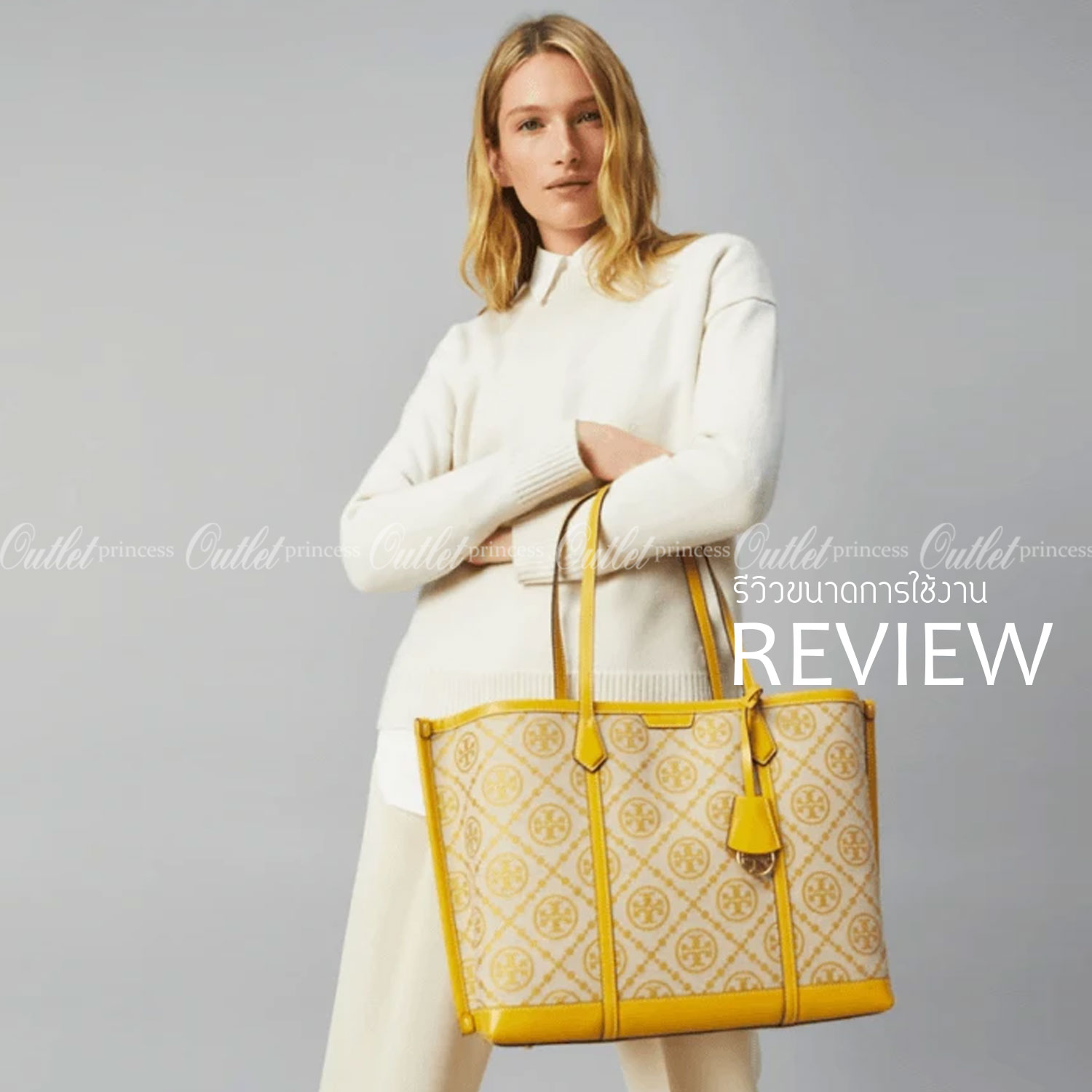 TORY BURCH T MONOGRAM TRIPLE - COMPARTMENT TOTE กระเป๋า/สะพายไหล่ทรง SHOPPING BAG วัสดุผ้าผ้าแคสวาสปักลายสัญลักษณ์แบรนด์ ตั้งอยู่ทรง สวยหรู ดูแพง จุของได้เยอะมาก ภายในแยกเป็น 2 ช่องหลัก 1 ช่องซิปตรงกลาง แบ่งเป็นสัดส่วนใช้งาน