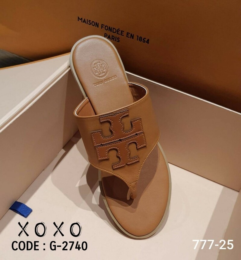 TORY BURCH SANDELS แตะหนีบ งานชนช้อป งานสวยมากคะ วัสดุหนัง PU ด้านหน้าว่างลายโลโก้แบรนด์ เรียบ หรู ดูแพงเกินราคาขายแน่นอนคะ แมทส์เข้าชุดง่าย น้ำหนักเบา