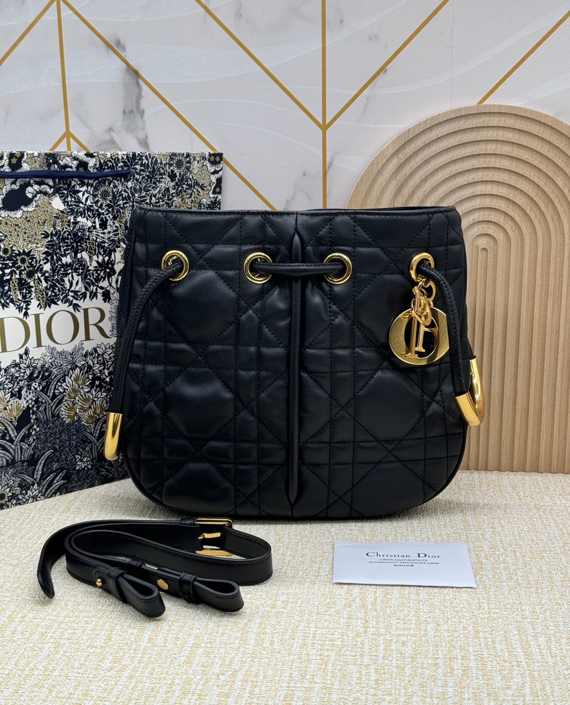 Medium DIOR Nolita Bag Black Macrocannage รุ่นใหม่ กระเป๋าสะพายทรงโท้ท งานหนังเต็มใบ สวยเรียบหรู ถือได้ สะพายยาวได้ เกรดออริ 1:1