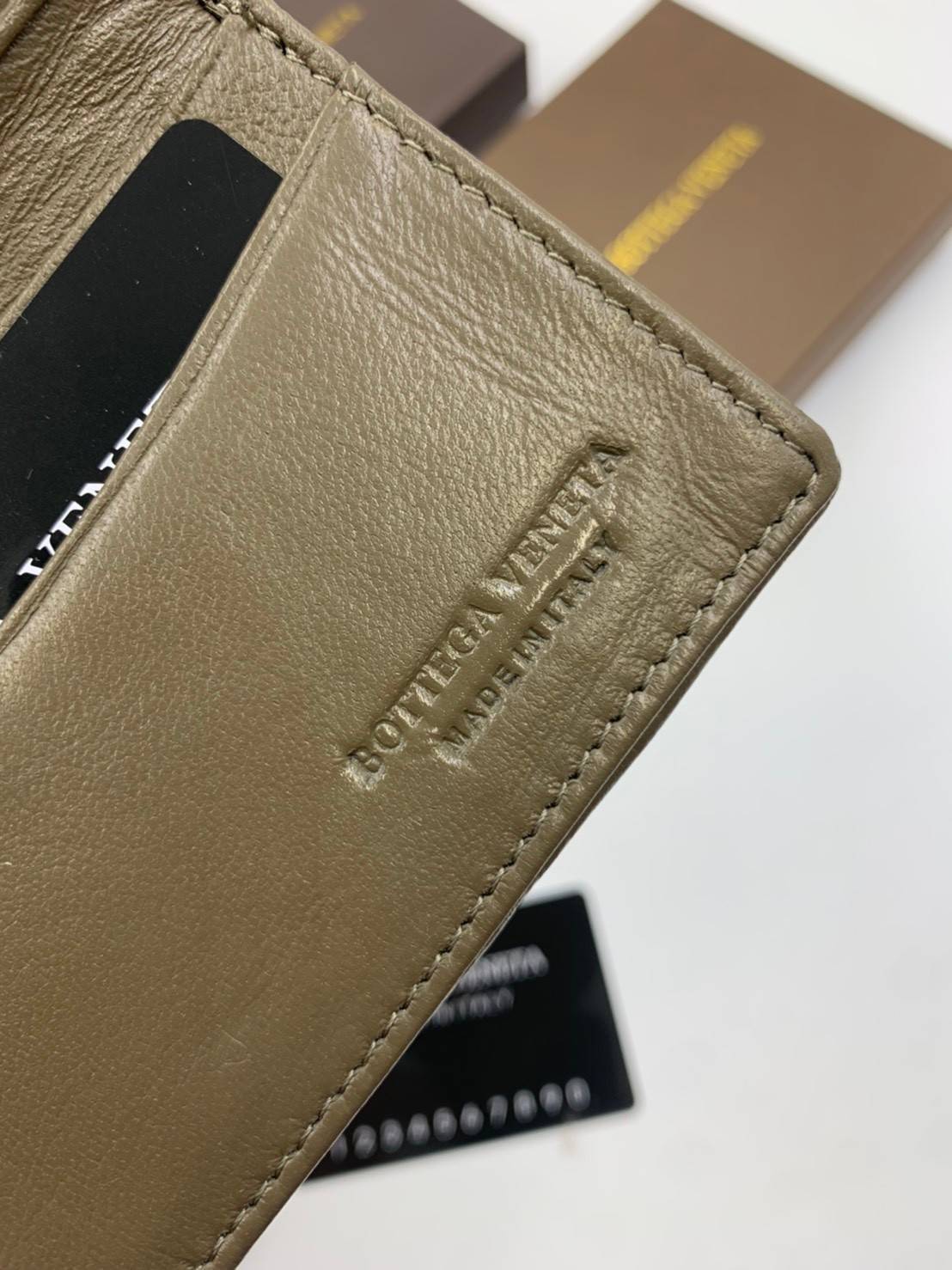 พรีเมี่ยมกิ๊ฟแท้ 100% 】หนังแท้ B ottega V eneta BI-FOLD MEN WALLET