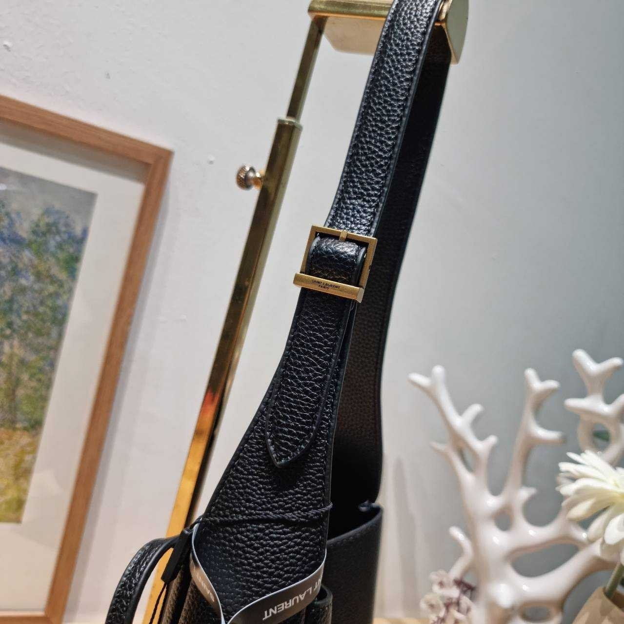 MINI YSL LE 5 À 7 SOFT BABY IN SMOOTH LEATHER กระเป๋าสะพายทรงโฮโบ ขนาดใหม่ baby สวยฟาด ดาเมจคือร้อนฉ่าสุดๆ! ดีไซน์สุดคลาสสิค ควรมีที่สุดค่า เกรดออริ 1:1 ใช้งานต่างประเทศได้