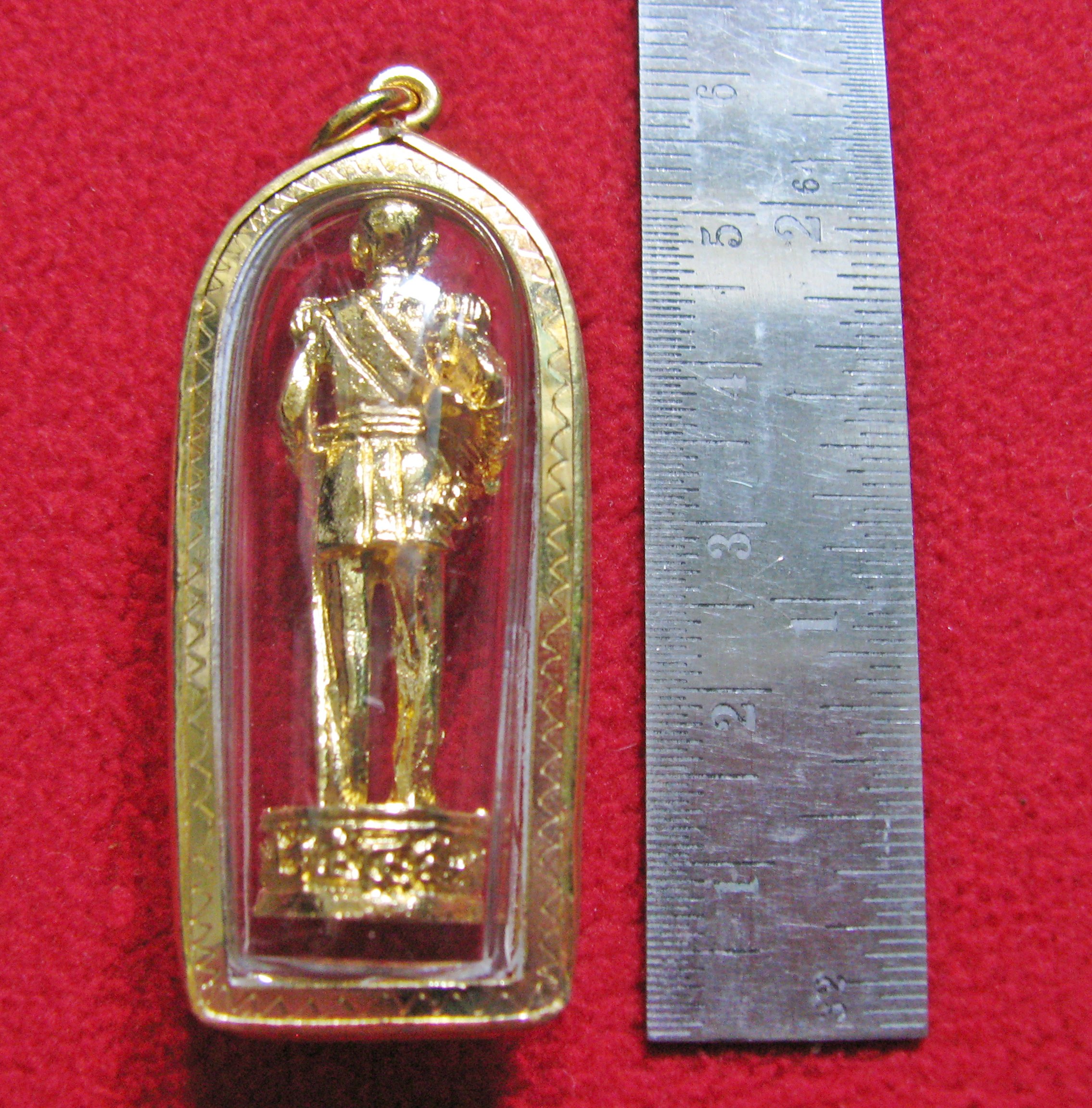 สินค้าหมดค่ะ องค์กรมหลวงชุมพรประทับยืนเนื้อทองเลี่ยมทองไมครอนพร้อมใบคาถาค่ะ