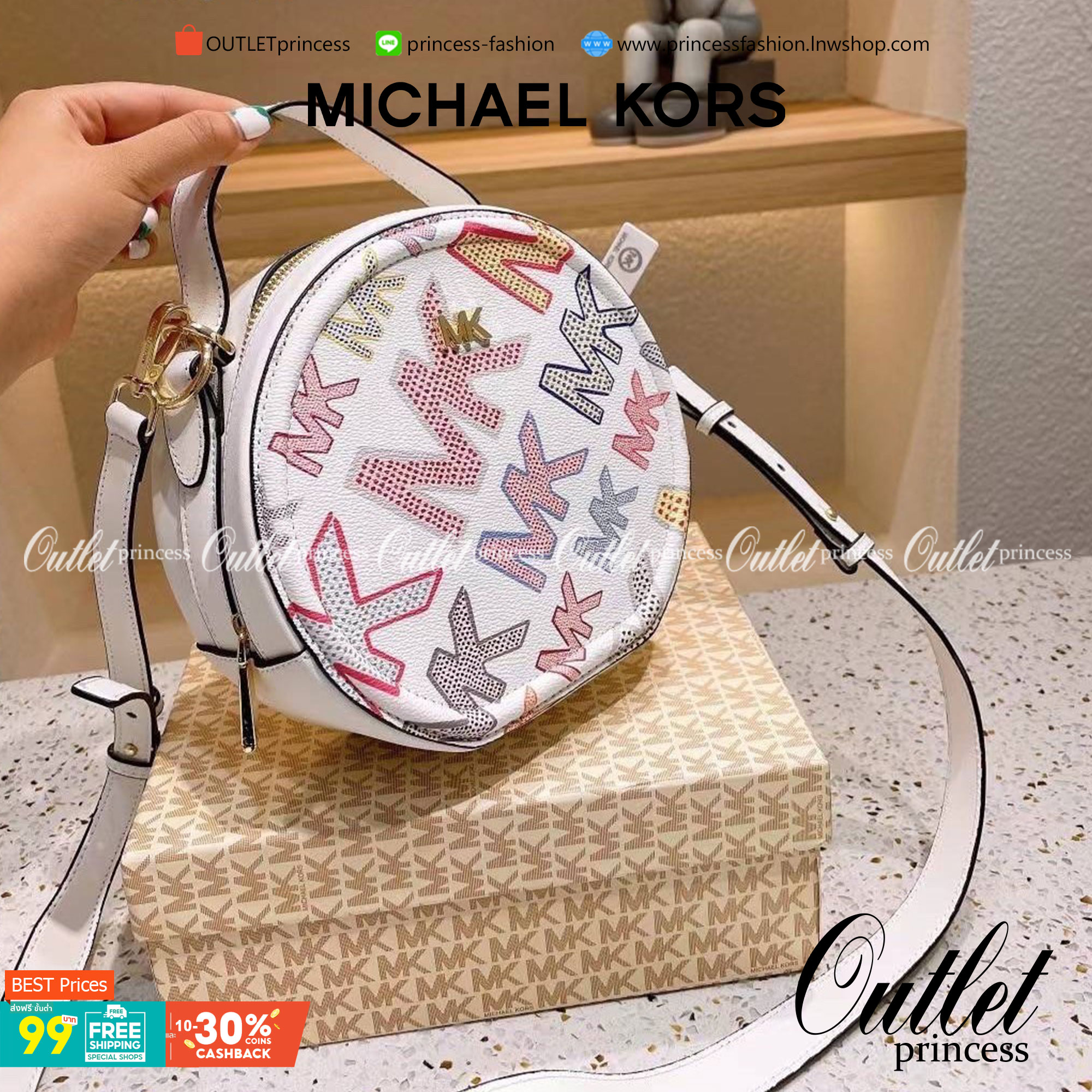 MICHAEL KORS ROUND CROSSBODY สีขาว/ดำ พร้อมส่งที่ไทย กระเป๋าสะพายMK ทรงกลม งานซิปเปิดได้กว้าง หนังพิมพ์ลายแบรนด์ มาพร้อมสายสะพายยาวครอสบอดี้ได้ค่ะ อะไหล่ทองสวยหรู งานจริงสวยน่าใช้มากค่ะ