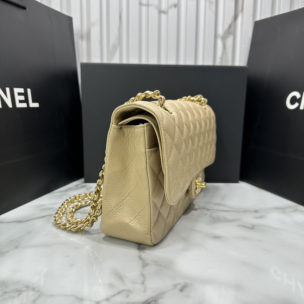 ORI หนังแท้ | ORI หนังแท้ | CHANEL Classic 25cm shoulder bag กระเป๋าสะพายรุ่นยอดนิยม หรูหราระดับตำนาน สวยงามเหนือกาลเวลา