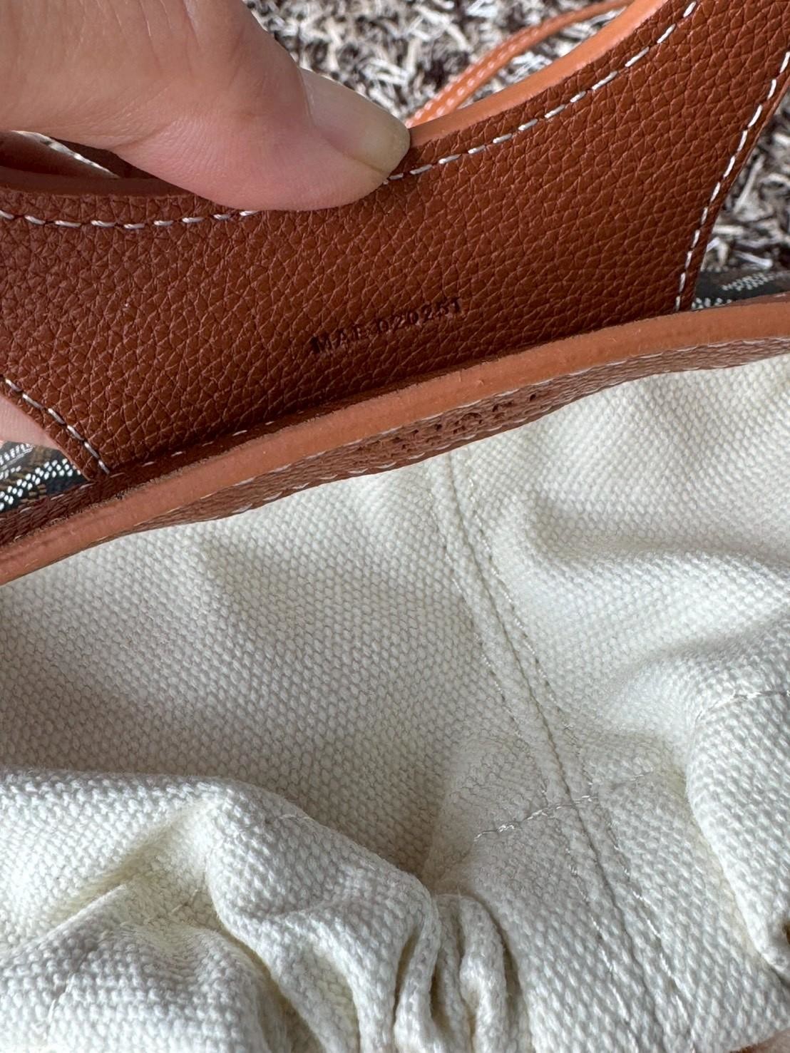 Goyard Beluga Mini Bag กระเป๋าสะพายทรงบัคเก็ต หูจับในตัว ภายในเป็นเชือกรูด น่ารักเกินต้าน เหมาะมากกับสาวๆสายแต่งตัวน่ารัก ขนาดกำลังพอดีไม่เล็กไม่ใหญ่เกินไป ควรมีมากค่า