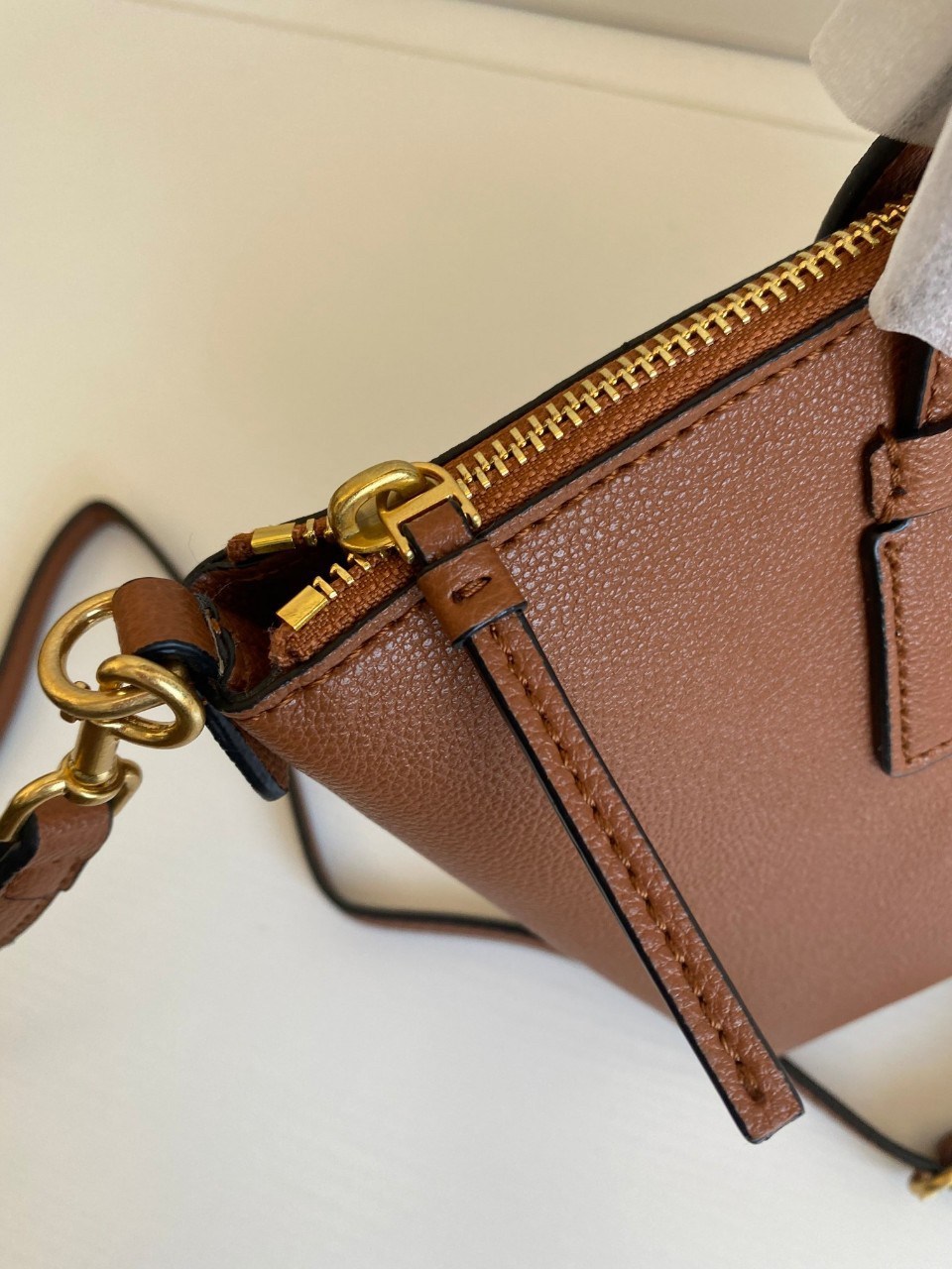 Tory Burch Mcgraw Colorblock Mini Top Zip Satchel กระเป๋าสะพายทรงสวย ใบขนาดเล็กกำลังดี *วัสดุหนังแท้ทั้งใบ หนังสวยมาก