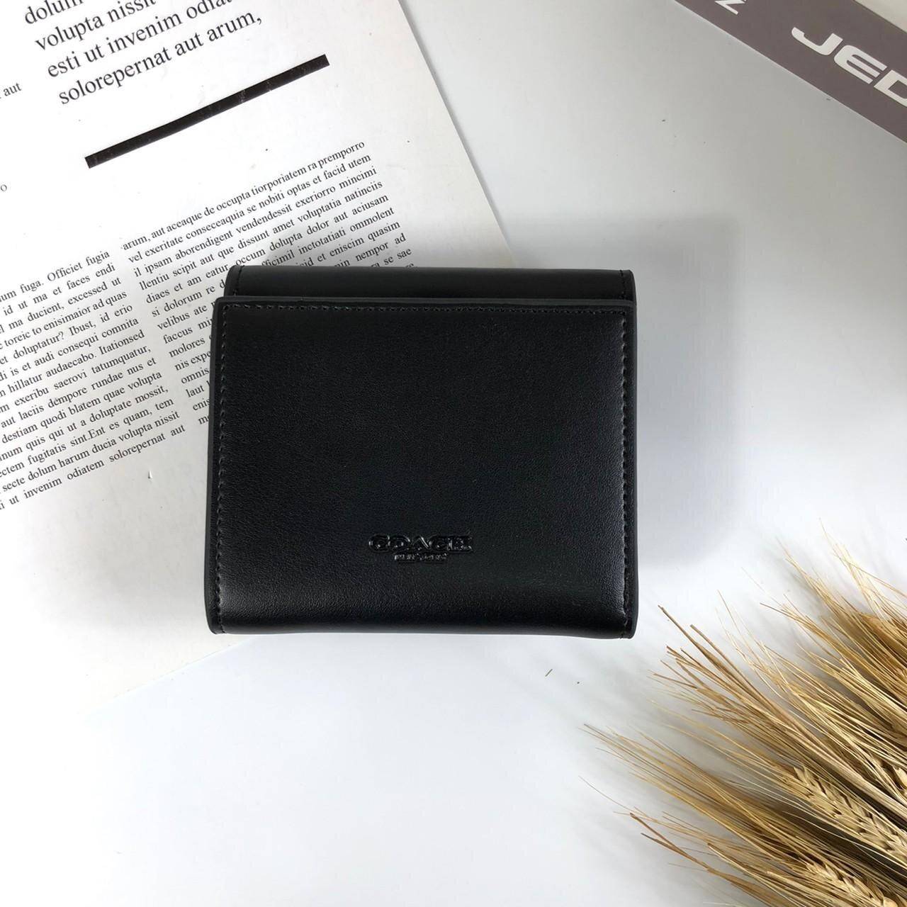 กระเป๋าสตางค์ใบสั้น COACH สามารถใช้งานได้ทั้งด้านหน้าและด้านหลัง