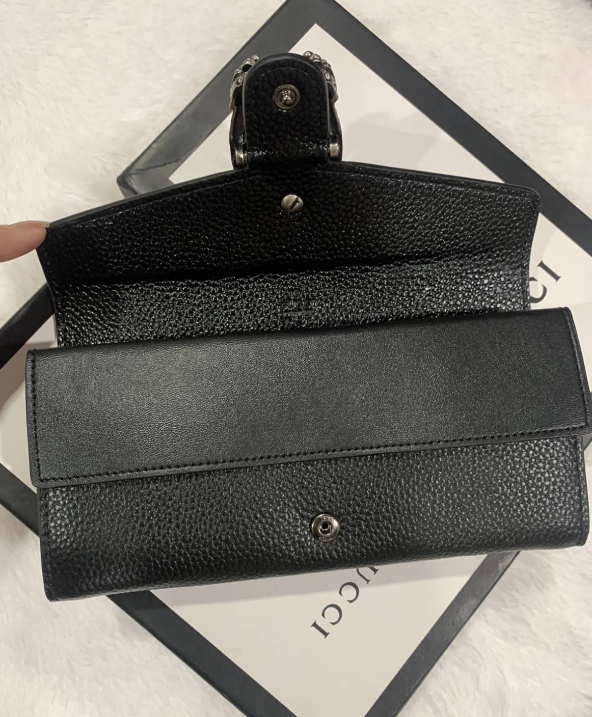 GUCCI Dionysus Long Wallet กระเป๋าสตางค์ใบยาว ดีไซน์อะไหล่สีรมควันทรงโค้งรูปหัวสิงโต วัสดุหนังแกะสังเคราะห์ หนังเงาสวยมาก