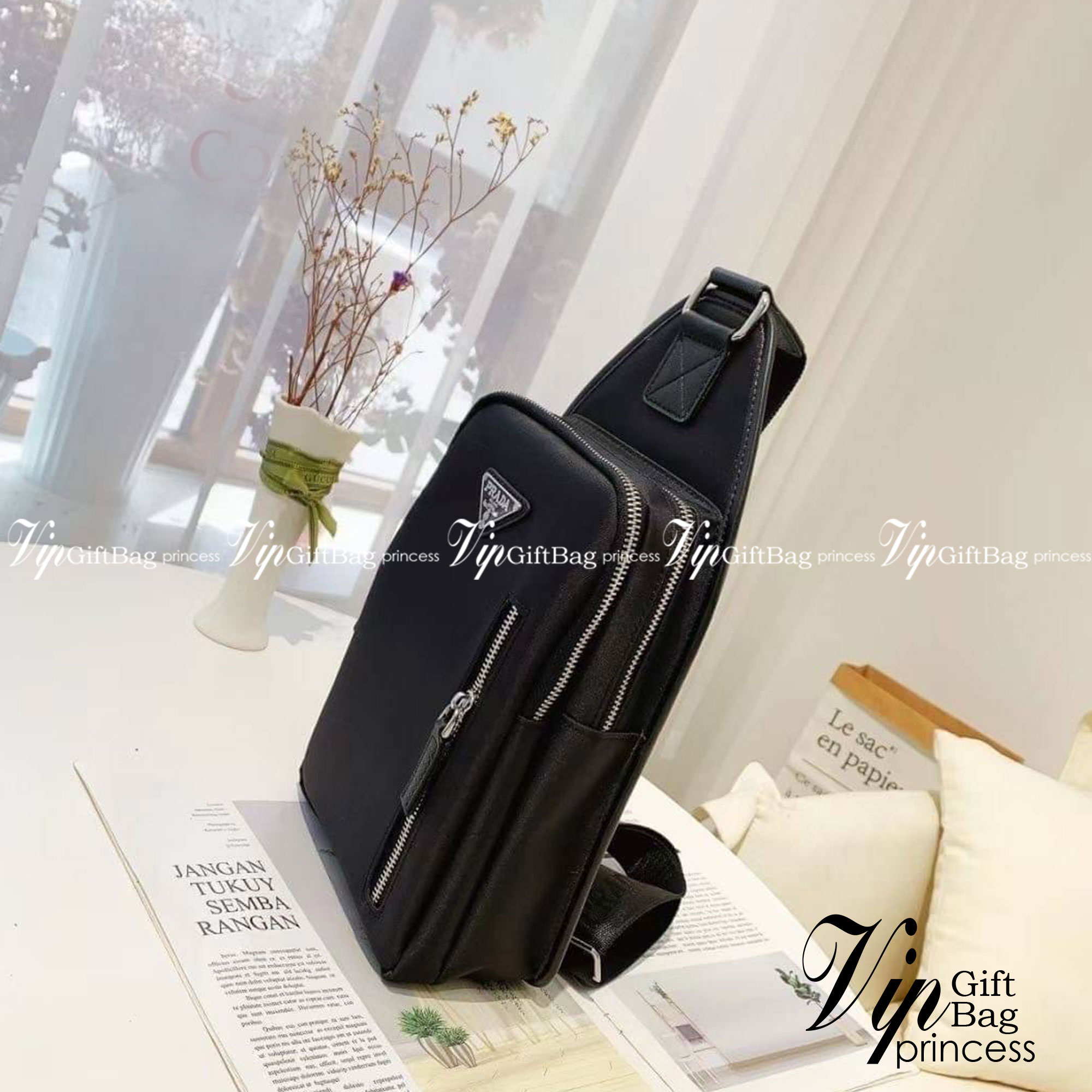 PRADA Double Zipper Belt Bag / PRADA nylon mini sling backpack / Prada Chest Bag กระเป๋าคาดอกไนลอนเนื้อดี คลาสสิก สุดเท่ห์😎 มาแล้วคร้าหนุ่มๆ รุ่นหายากจัดมาให้พร้อมเสริฟแล้วน้า กระเป๋าคาดอก หล่อไม่ซ้ำแบบใคร 2 ซิป แบ่งสัดส่วน ใช้งานง่าย