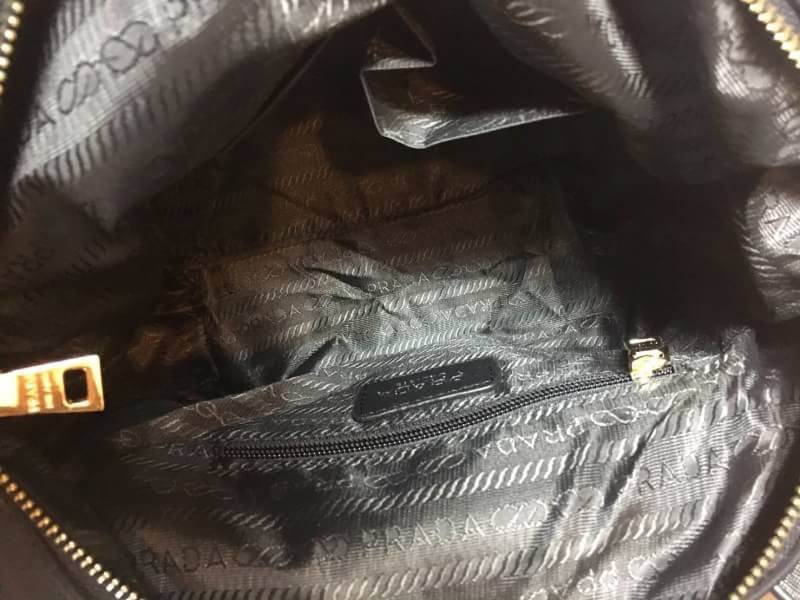 New arrival !! กระเป๋าผ้าไนล่อน Longchamp Style จากงานพรีเมี่ยมกิ้ฟ รุ่น Limited edition จากแบรนด์ PRADA ตัวนี้ไซส์ mini🐰 **กำลังน่ารักคะ ด้านในมีช่องใส่ของ แบ่งเป็นสัดส่วน ใส่กปต.ยาว IPADmini ได้สบายค้า เหมาะกับการถือเป็น everyday look สุดๆ ใบนี้