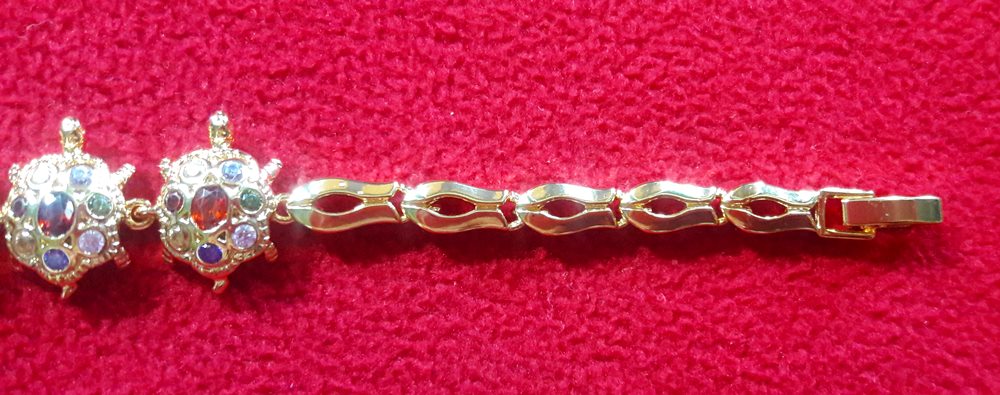 สินค้าหมดค่ะ ชุดสร้อยข้อมือและต่างหูเต่าพลอยนพเก้าเสริมโชคลาภ เงินทอง อายุยืนค่ะ