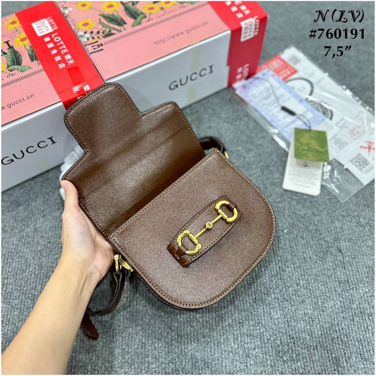 Gucci Horsebit 1955 mini rounded bag กระเป๋าสะพายทรงคลาสสิคดีไซน์ฐานกลม ไซส์มินิกะทัดรัด สวยผู้ดี ภายในเป็นช่องโล่ง มีช่องใส่ของจุกจิกได้ จุได้แบบกำลังดี