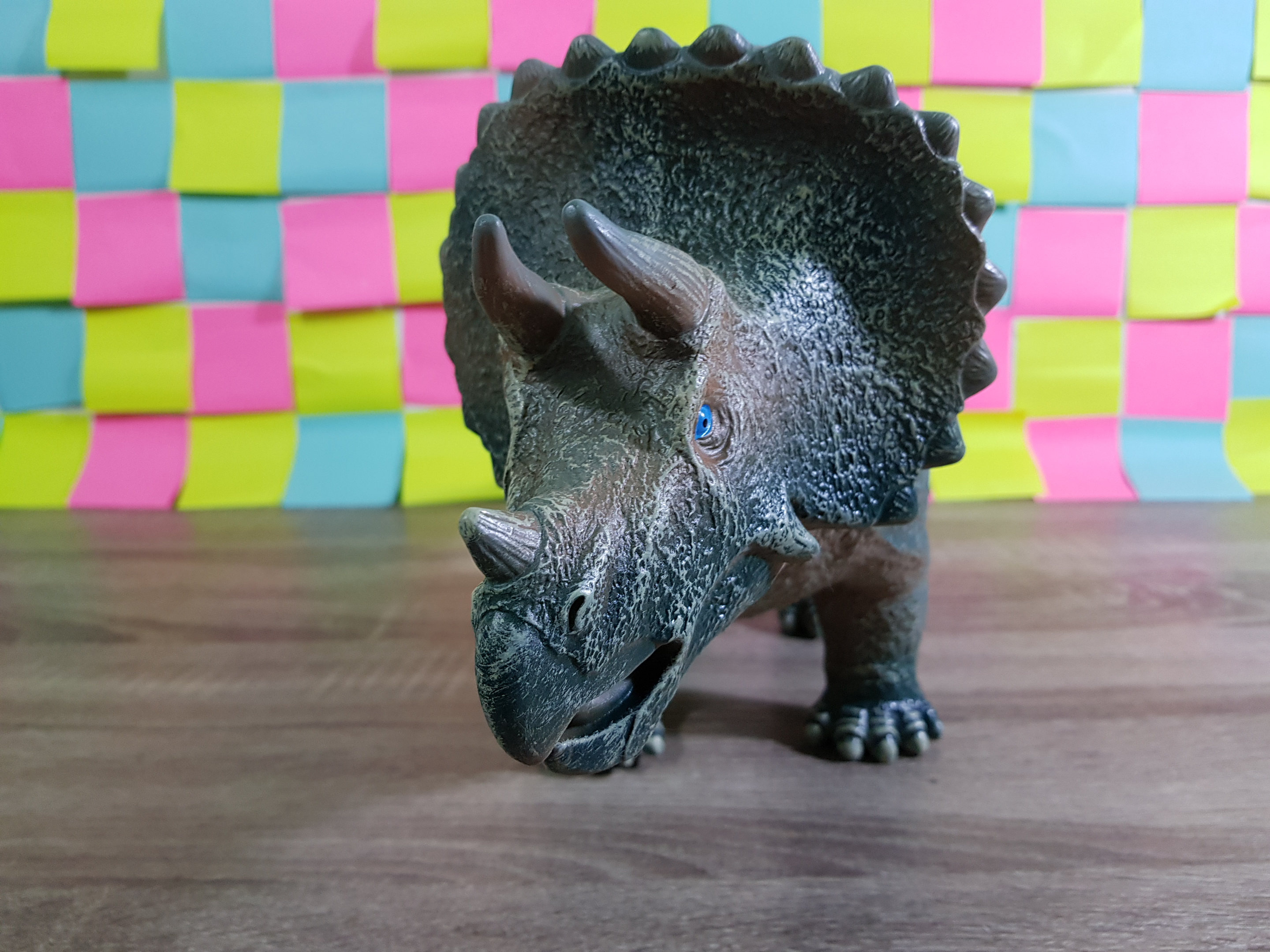 ตุ๊กตายางไดโนเสารไทรเซอราทอปส์