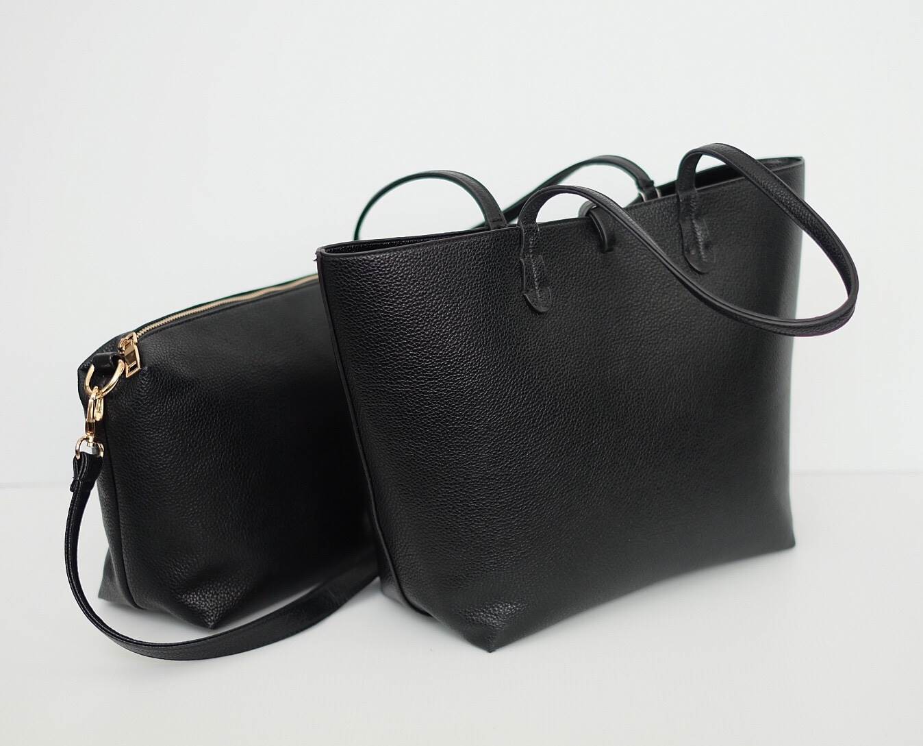 NEW Collection 2017 ' KEEP Infinite tote bag ' 👑หนังกระเป๋าสวยมาก ส่วนเรื่อง ความจุ ความคุ้ม ไม่ต้องพูดถึง 😆 ใบนี้ตอบทุกโจทย์เลยคะ แถม ซื้อ 1 ได้ ถึง 2 ใบอีกด้วย โอ้ย !! ใบนี้ เลิศมากคะ กระเป๋า ถือ//สะพายข้าง หนังสวยๆ มาพร้อมพวงก