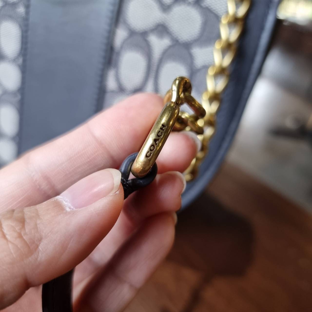 COACH ALIE SADDLE BAG IN SIGNATURE JACQUARD (C4694//C3464) New item!! กระเป๋าสะพายทรง saddle ดีไซน์วินเทจย้อนยุค แฝงความหรูในตัวด้วยอะไหล่สีทองเหลือง โดดเด่นไม่ซ้ำใครแน่นอน วัสดุผ้า jacquard สลับหนังแท้ ภายในเป็นช่องโล่ง มาพร้อมสายสะพายครอสบอดี้ ที่สามารถ