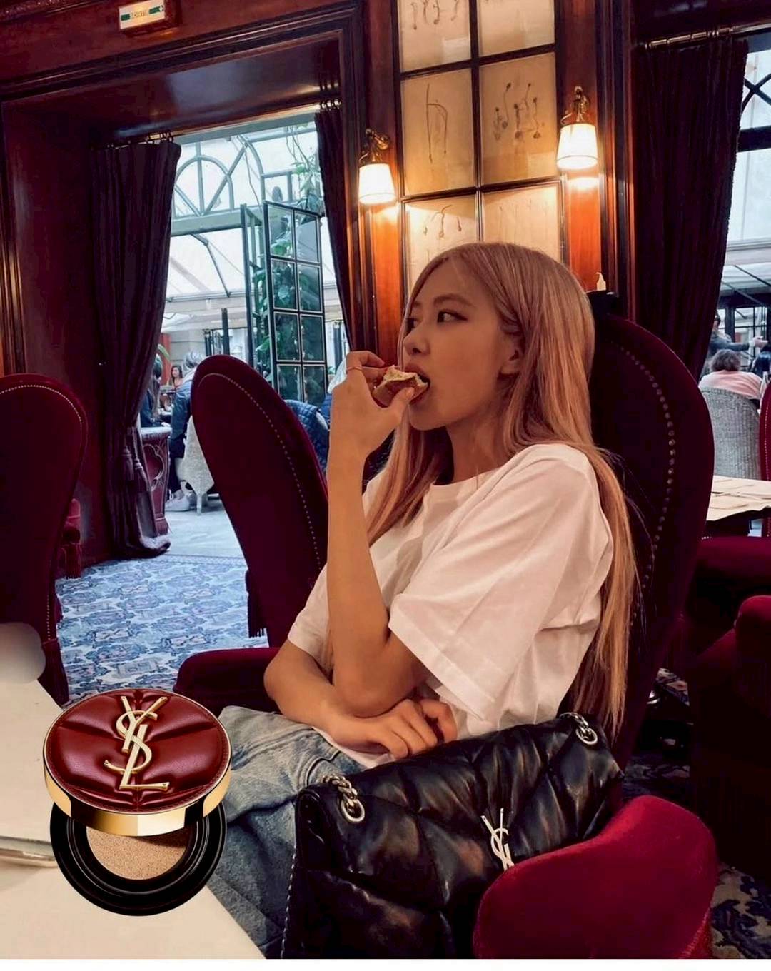 YSL puffer small in nappa leather Bag กระเป๋าสะพายทรงสวยสุดหรู รุ่นยอดนิยม ทรงสวย ใช้ได้บ่อยไม่มีเบื่อ ดีไซน์เรียบหรู ออกแบบมาให้ใช้งานได้สะดวกด้วยกระดุมแม่เหล็ก พับทรงเข้ารูป