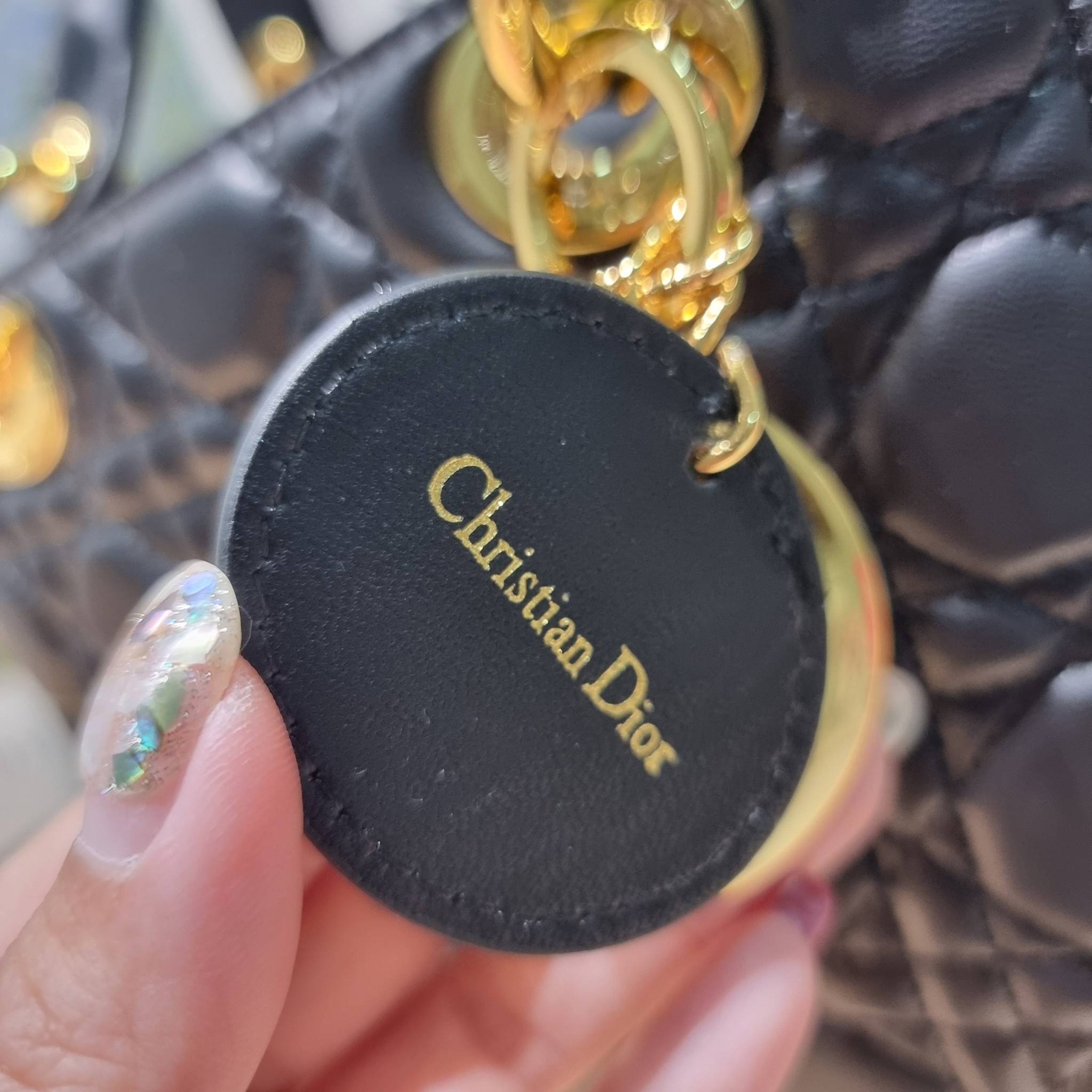 SMALL LADY DIOR MY ABCDIOR BAG Black Cannage / CD LADY BAG พร้อมส่ง กระเป๋าสะพายข้างสุดฮอต ดีไซน์เรียบง่าย แต่แฝงไปด้วยความหรูหรา ทรงกล่องคลาสสิค โดดเด่นด้วยพวงกุญแจอะไหล่สีทอง