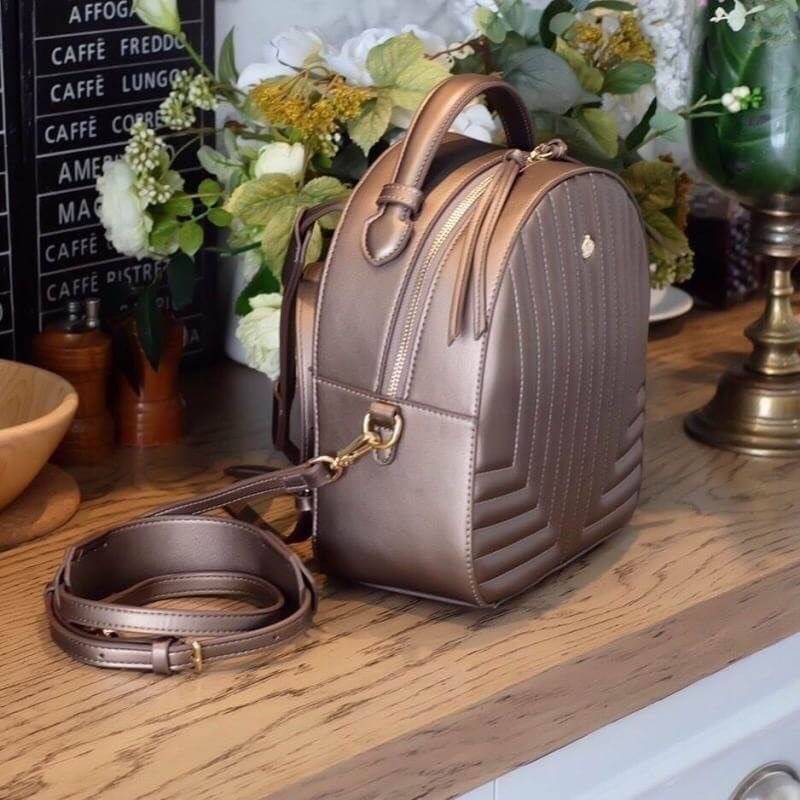 KEEP ' Nadia ' backpack 🎒👟 เป้ หนังแกะสังเคราะห์ สวย หรู ปักลายพิเศษ สามารถสะพายหลัง หรือ สะพายข้างได้ เลิศ !! =>> กระเป๋าทรงสวย งาน handmade เย็บแบบฝีมือต่อฝีมือ เพิ่อให้ได้ใบนี้