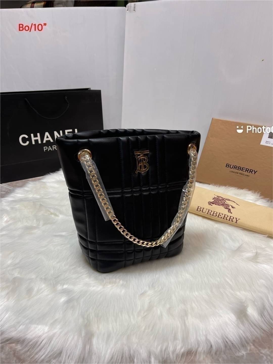 BURBERRY Quilted Leather Small Lola Bucket Bag / BURBERRY FRAGRANCES BAG กระเป๋าทรงโท้ทหนังนิ่มสวยหรูดูดี ภายในโล่งกว้างใส่ของได้เยอะ