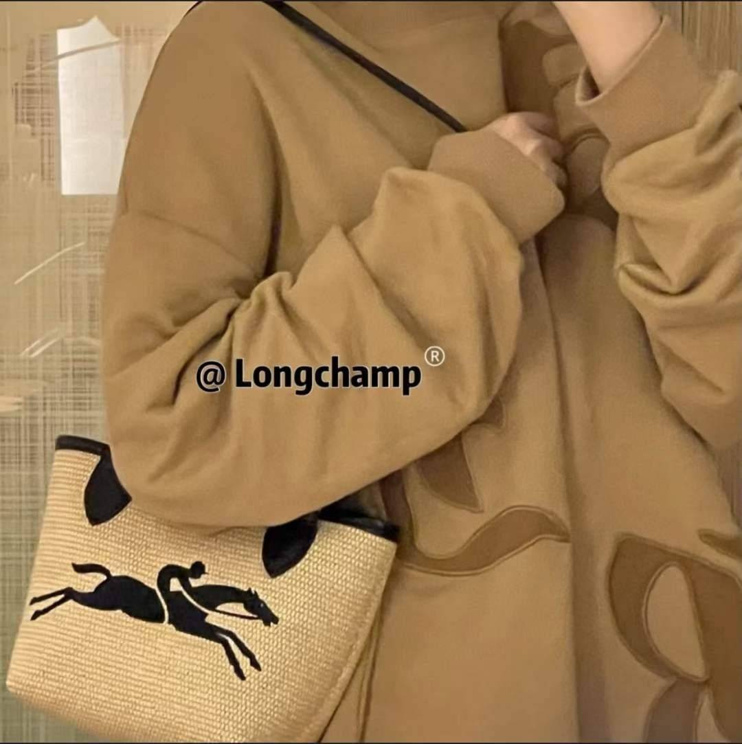 Longchamp Le Pliage Paris-St Tropez Handtasche มาแร้ววววใหม่ล่าสุดนุ้งมินิ ตัลร๊ากกก วัสดุสาน ด้านหน้าปักโลโก้ม้าอันเป็นสัญลักษณ์ของแบรนด์ ทนทานแข็งแรง ใบมินิ น้ำหนักเบา จุของได้เยอะ ใส่กระเป๋าตังค์ โทรศัพท์ iphone+ ได้ ภายในโล่ง มีสายสะพายไหล่ Crossbody 