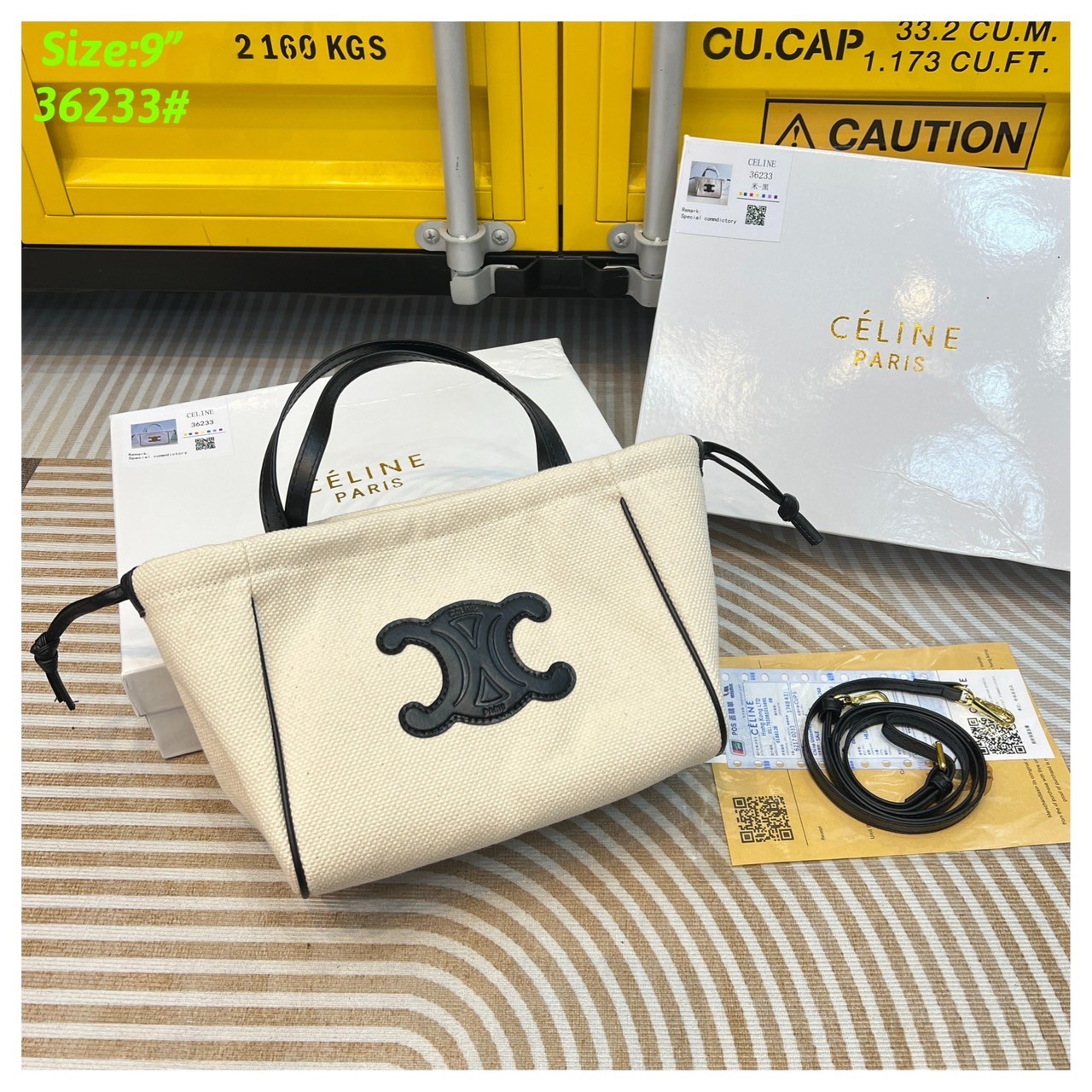 CELINE Horizontal Cabas Canvas / CELINE TOTE BAG กระเป๋าทรงโท้ทกำลังมาแรง ขนาดและดีไซน์ทรงสี่เหลี่ยมผืนผ้า สามารถใส่ของได้เยอะและนำมาใช้ได้ทั้งไปทำงานหรือไปช้อปปิ้งได้ แมทช์กับเสื้อผ้าได้ง่าย เรียกได้ว่าคุ้มค่าคุ้มราคาสุดๆ