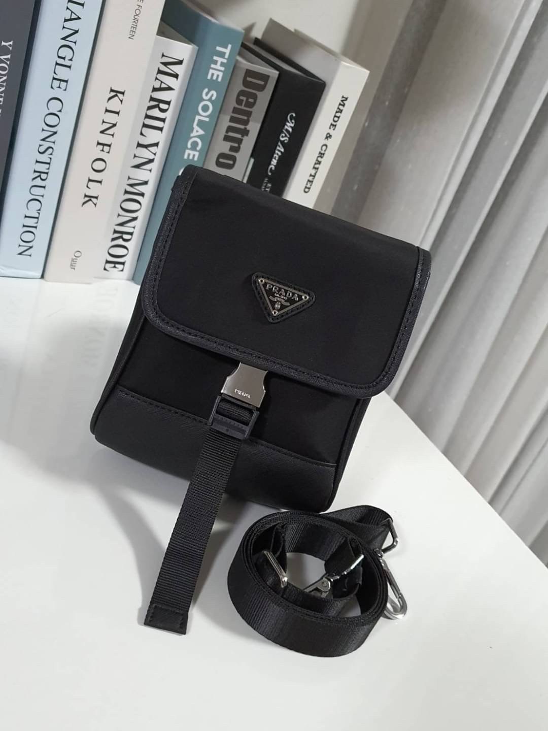 รุ่นใหม่ล่าสุด 2020 !!! Prada crossbody nylon bag ขนาดกะทัดรัด พกพาสะดวก