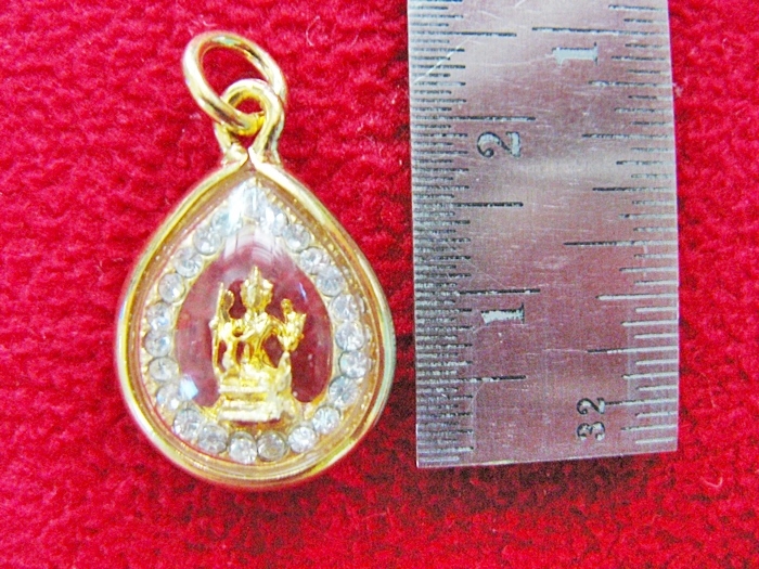สินค้าหมดค่ะ จี้พระพรหมองค์เล็กทรงหยดน้ำเนื้อทองพ่นทรายล้อมเพชรเลี่ยมทองไมครอนค่ะ