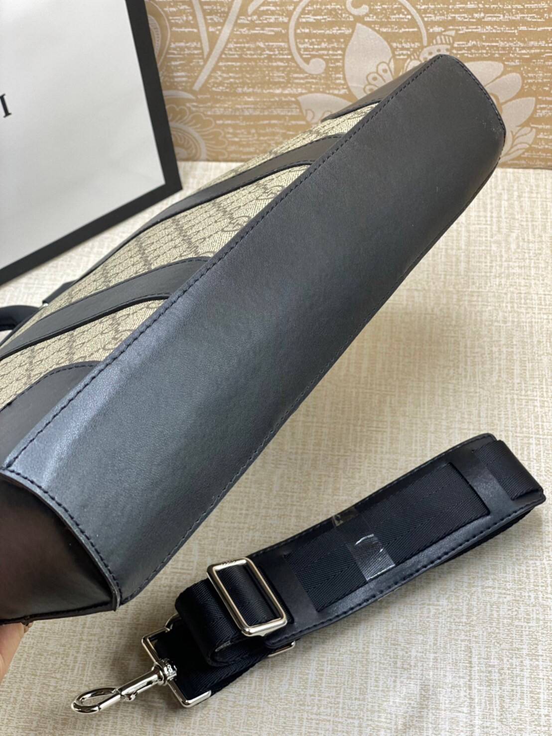 Gucci GG Supreme Briefcase พร้อมส่งที่ไทย ภาพสินค้าถ่ายจากงานจริง GG Supreme work bag with Web shoulder strap