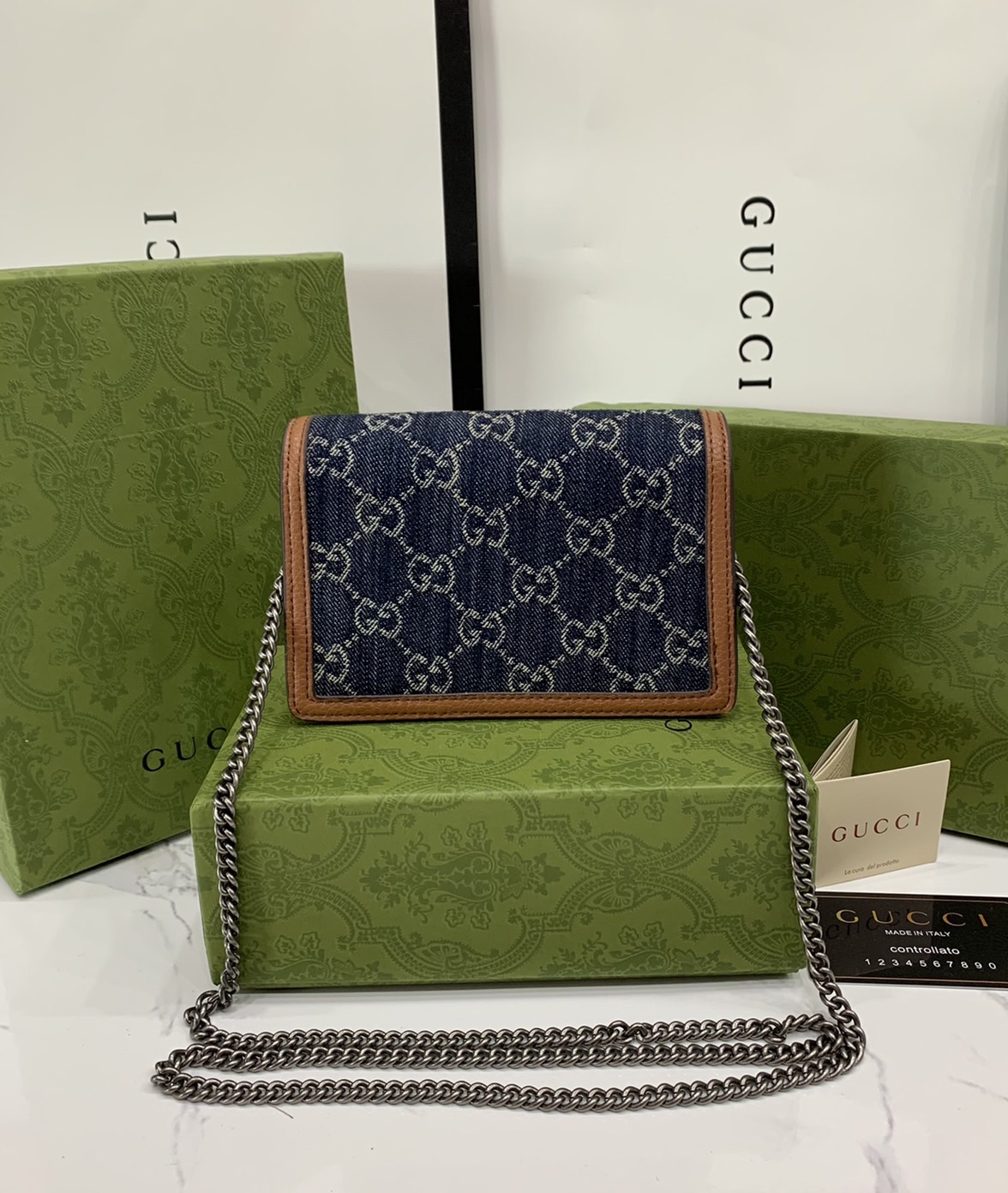 หนังแท้ GUCCI Denim Dionysus mini bag / GG Dionysus Shoulder bag / GG Denim Dionysus พร้อมส่งที่ไทย กระเป๋าสะพายข้างเดนิมสีเข้มสลับหนังแท้สีน้ำตาลงาช้าง เกรดหนังคุณภาพดียิ่งใช้หนังยิ่งสวย โทนสีน่าใช้มากก มาในดีไซน์คลาสสิคเรียบหรูเข้ากับทุกลุ๊คแบบไม่มีเอ้า