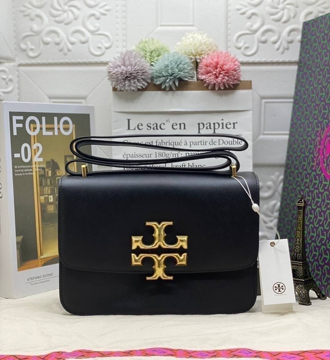 Tory Burch 75003 Eleanor Medium Convertible Shoulder Bag พร้อมส่งที่ไทย อีกรุ่นที่น่าครอบครองมากๆค่ะ กระเป๋าสะพายข้างและทบสายเป็นคล้องไหล่ได้ หนังแท้ชั้นดี ใช้ได้กับทุกๆโอกาส ห้ามพลาด ก่อนหมดนะคะ!!