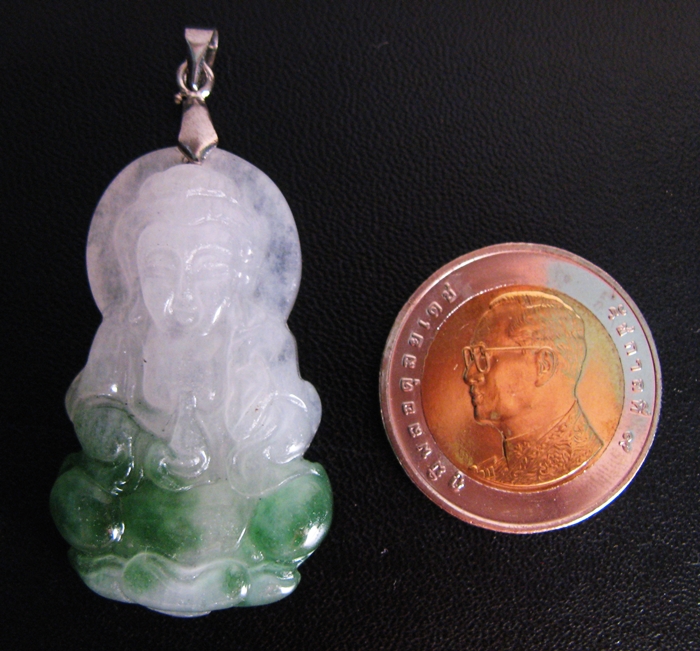 สินค้าหมดค่ะ จี้หยกเจ้าแม่กวนอิมปางถือคนโทน้ำทิพย์พร้อมใบคาถาค่ะ